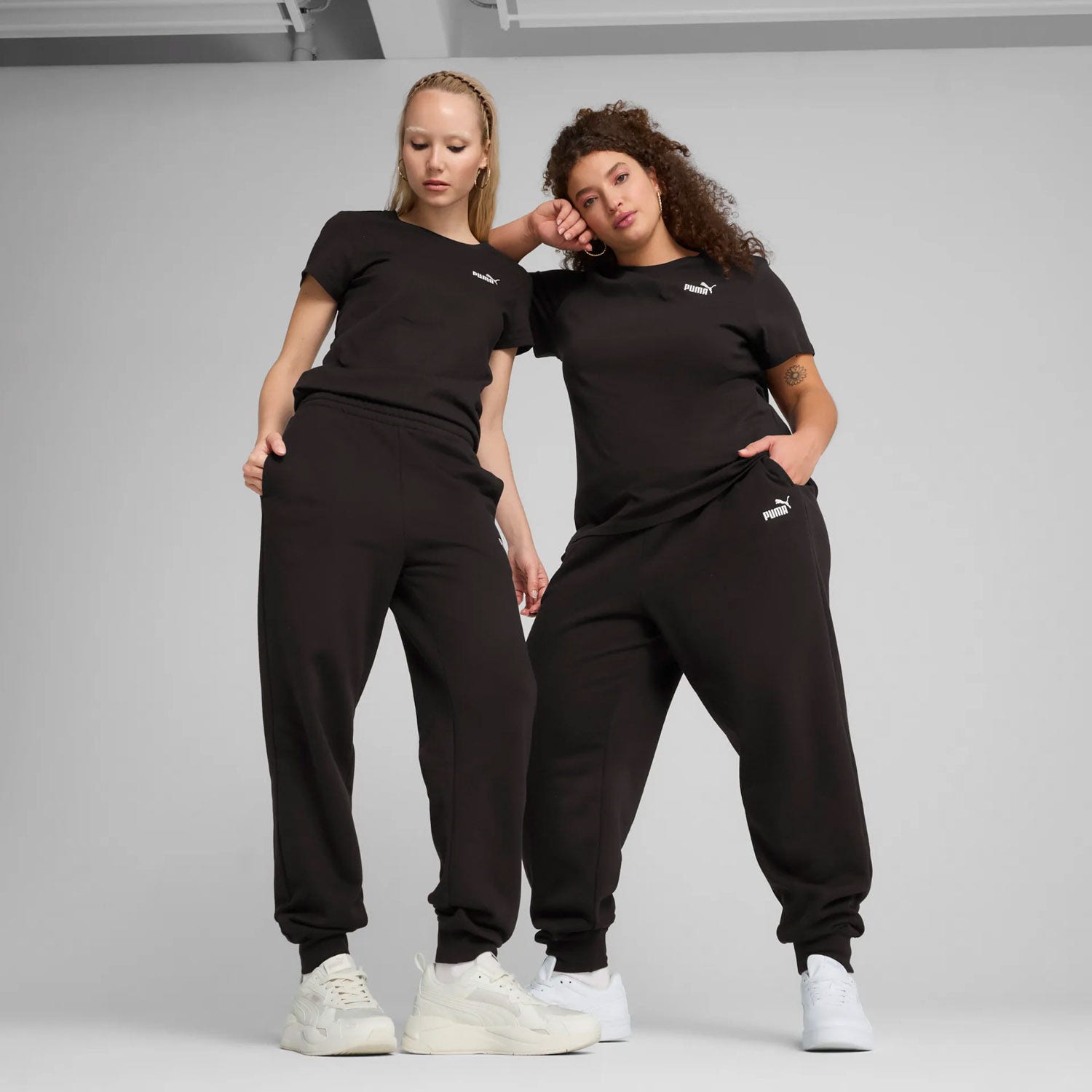 PUMA  Essential Small No. 1 Logo Comfort High-Waist Sweatpants Dames