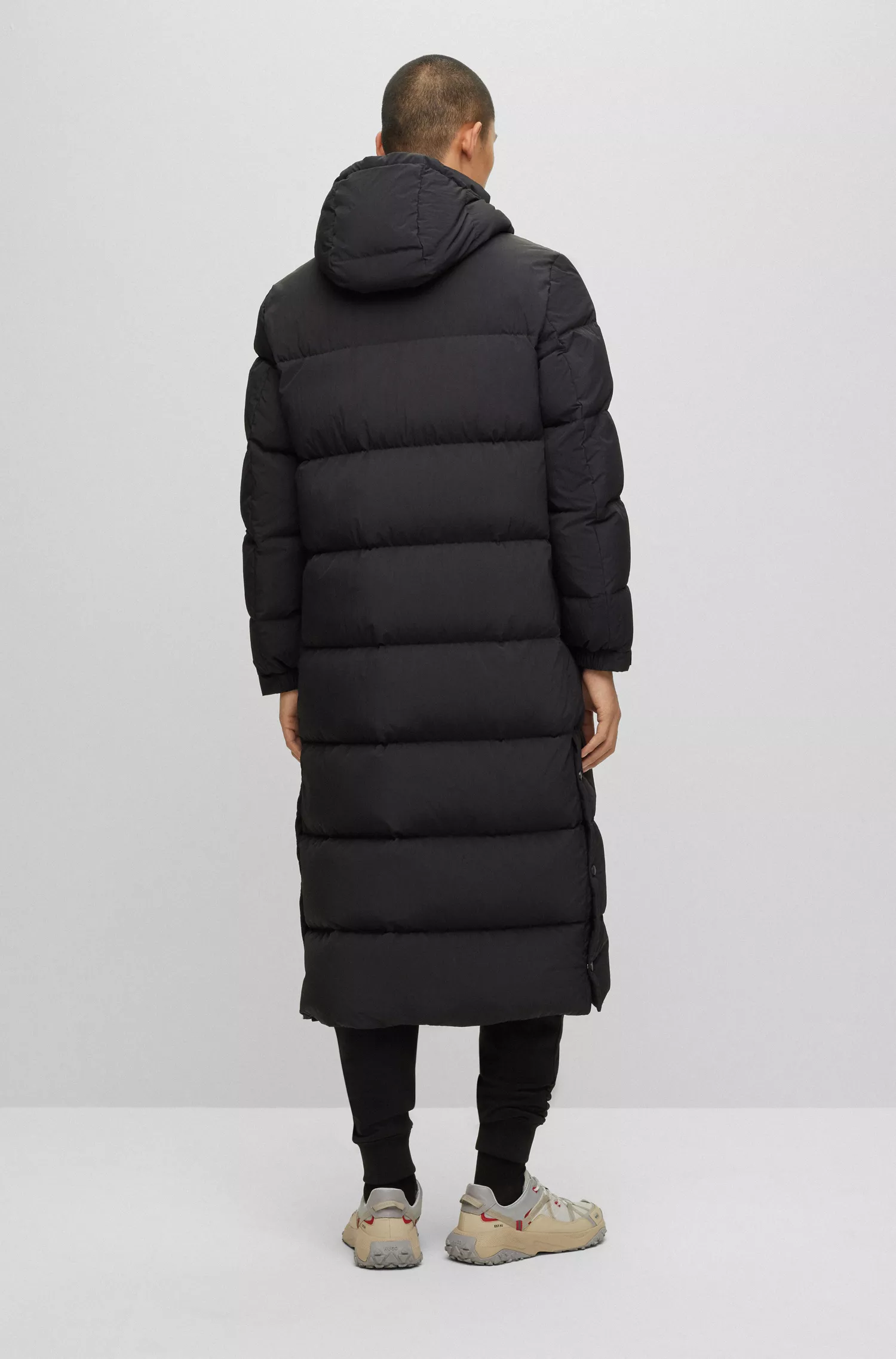 Casaco puffer longo HUGO vermelho com acabamento repelente à água.