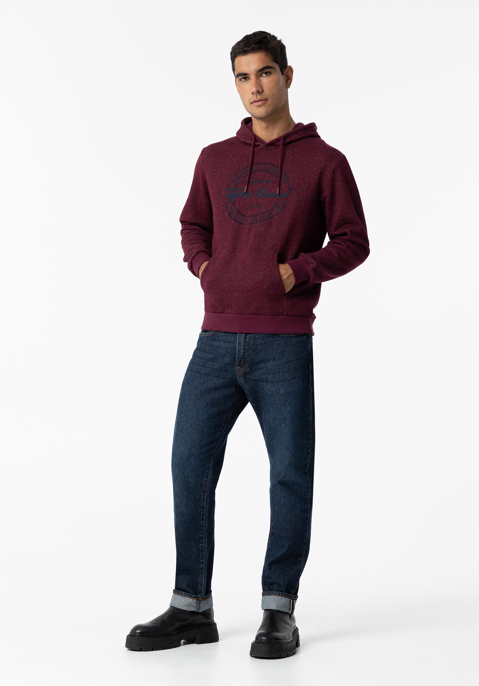Hoodie com Bordado Frontal