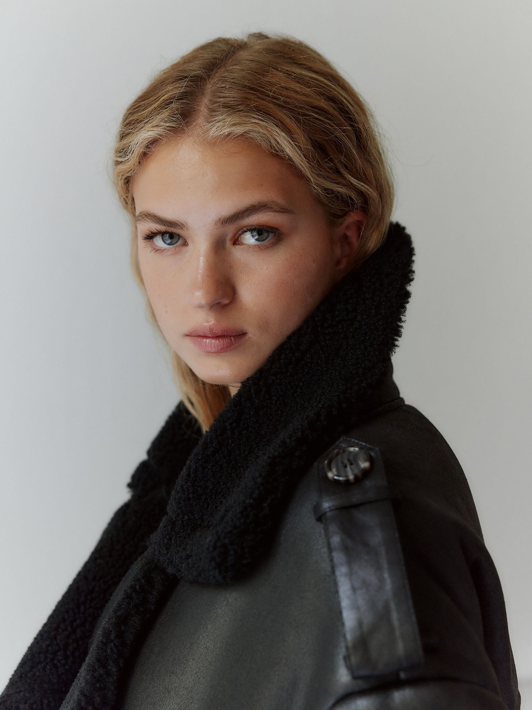 Zwart - Faux Shearling Cropped Aviator Jacket