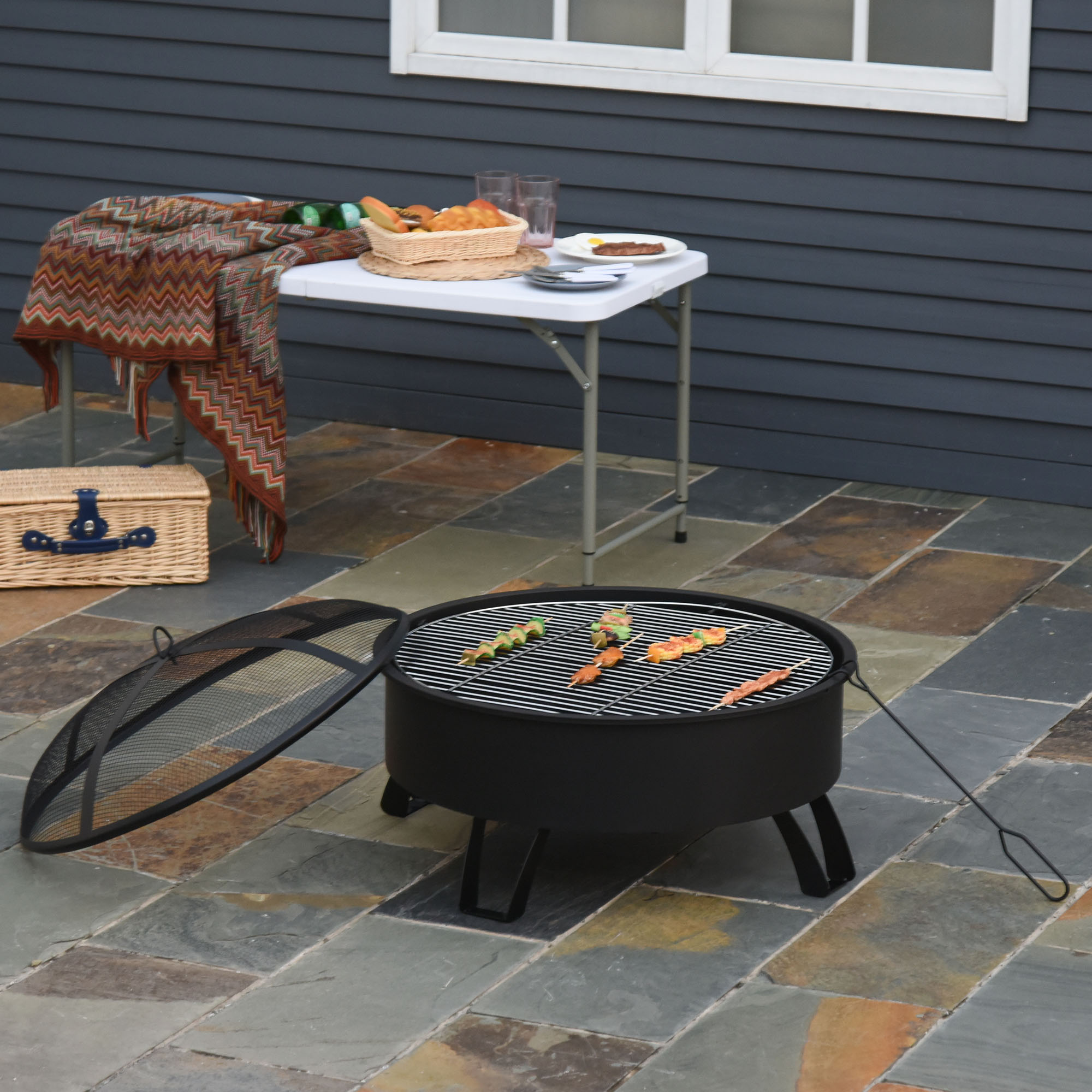 Lareira Externa Outsunny Ø76x49,5 cm 2 em 1 com Tigela de 18 cm de Profundidade, Grelha para Churrasco, Tampa com Tela de Aquecimento e Atiçador para Pátio e Jardim, Preta