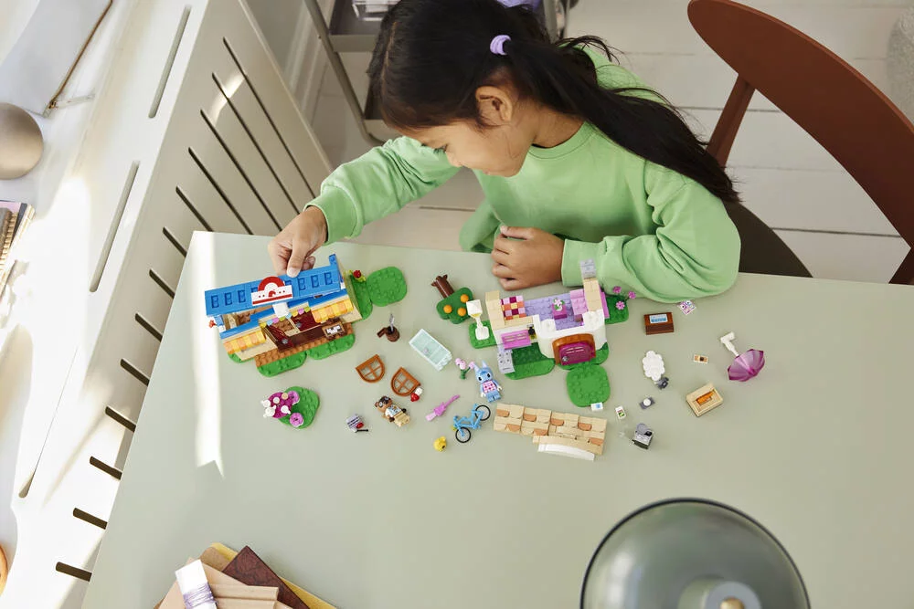 LEGO®ANIMAL CROSSING 77050 - BOUTIQUE NOOK ET MAISON DE ROSIE