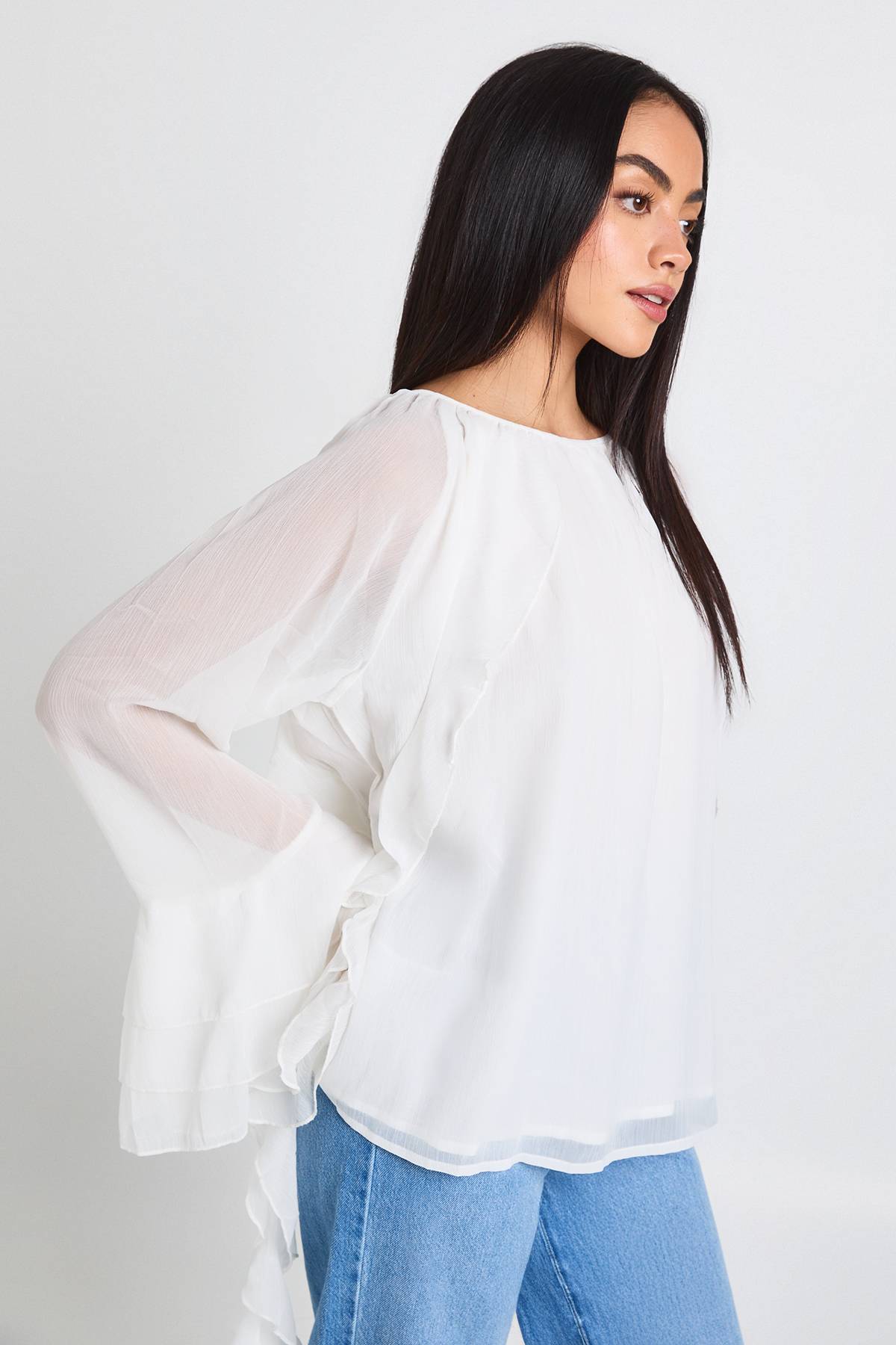 boohoo Chiffon à volants et boutons dans le dos – Chemisier