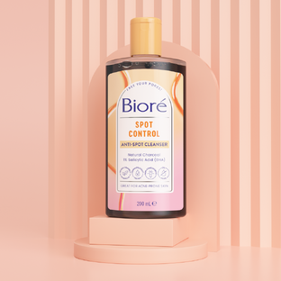 Biore Anti-Spot Natural Charcoal Cleanser 200ML