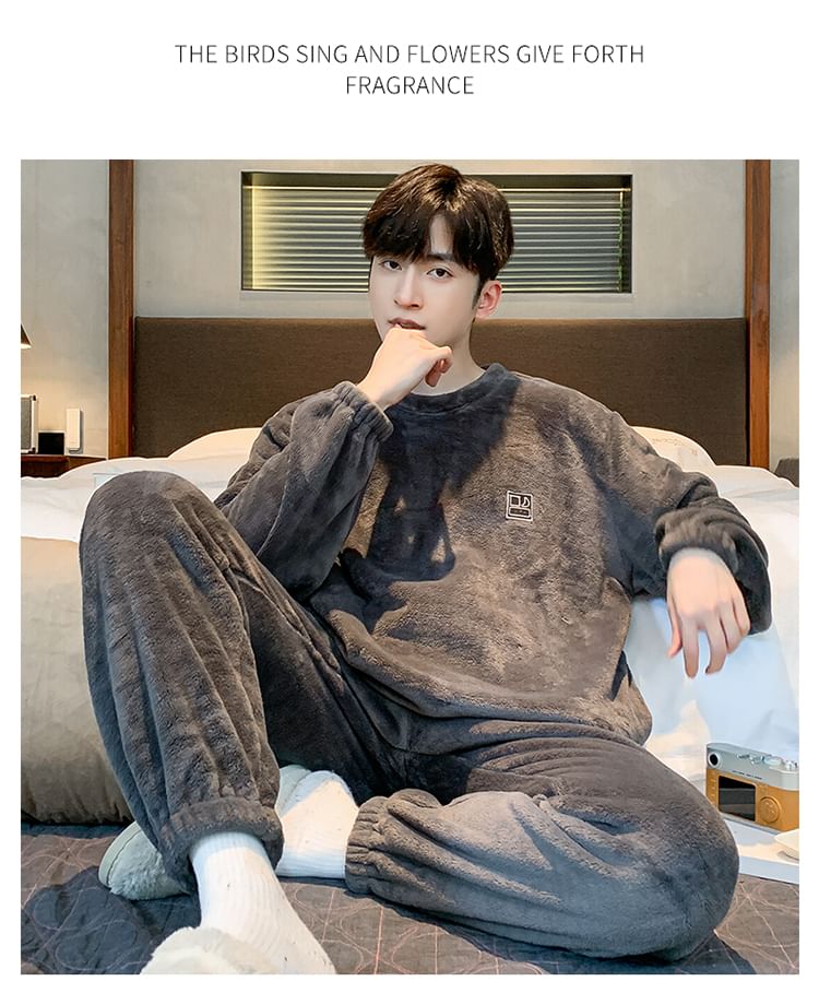 Jeony - Pyjamaset: Fleece Sweatshirt + Broek