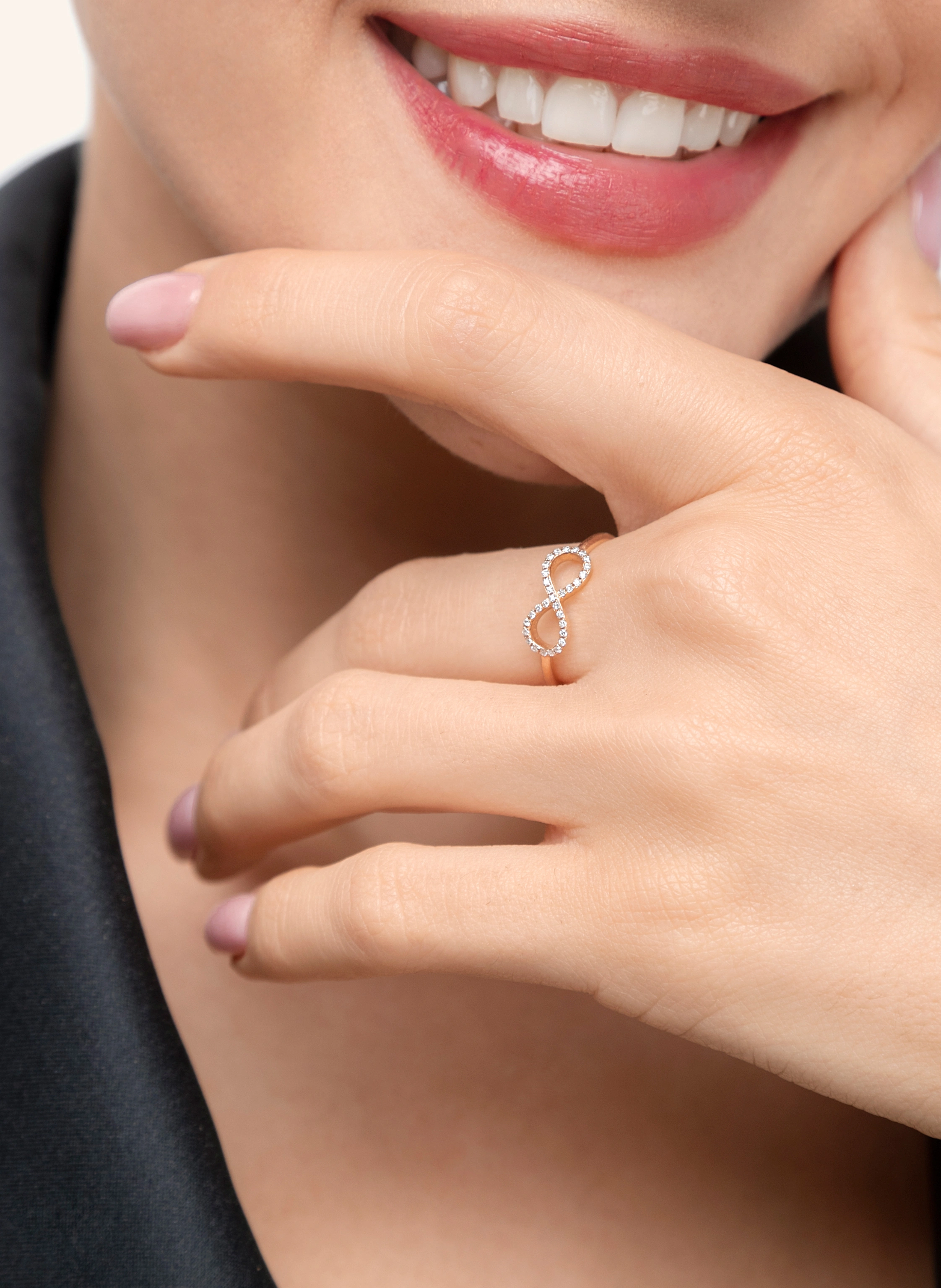 Leaf Ring INFINITY aus 18 Karat Roségold mit Diamanten