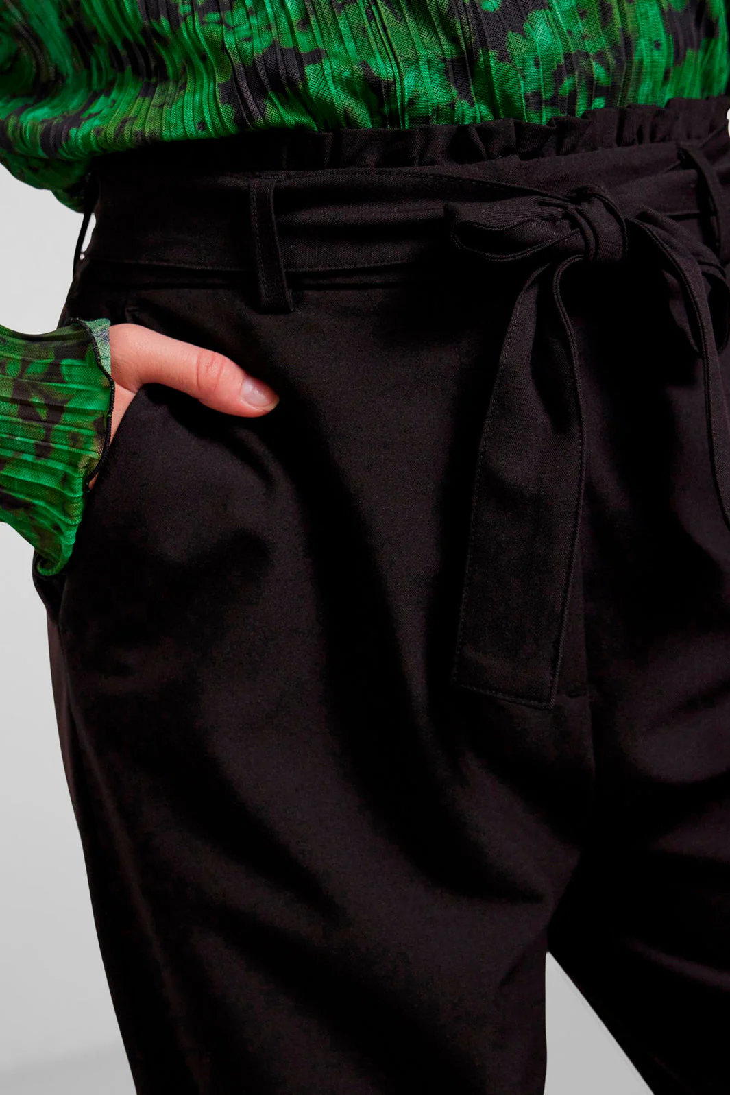 Pieces PcBoss Hw Paperbag Straight Pants Noos black