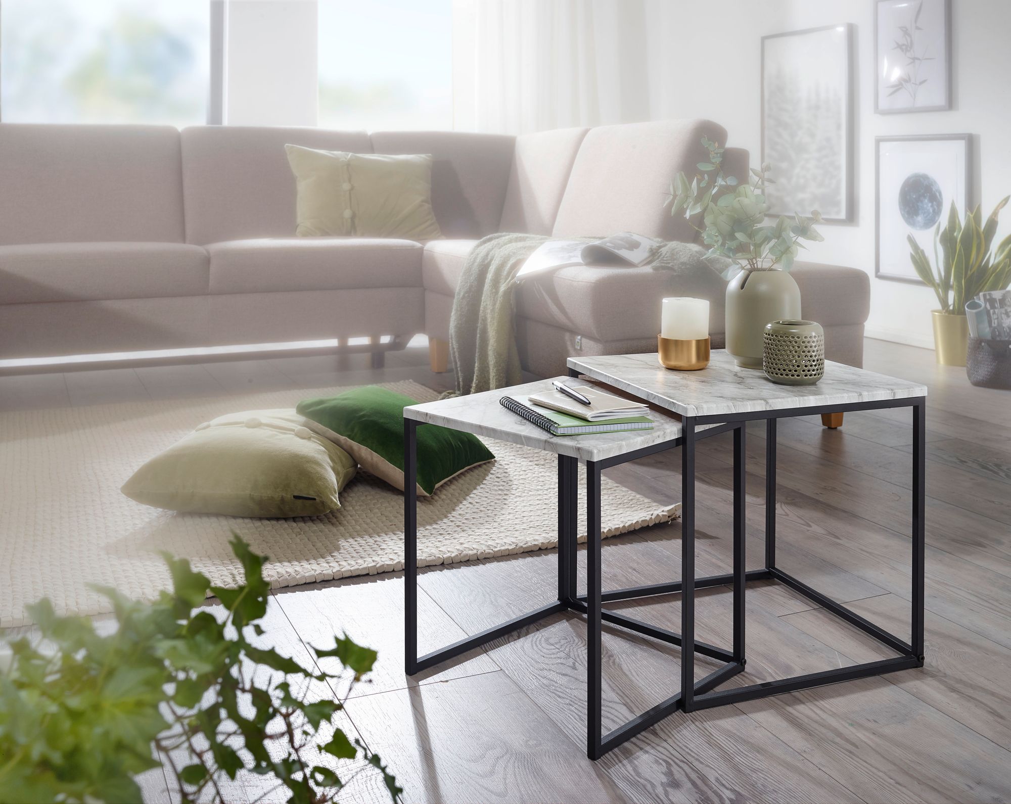 KADIMA DESIGN Marmor-Optik Beistelltisch Set, moderne Wohnzimmermöbel, robustes Metallgestell, 40x42,5x40 cm und 35x39,5x35 cm.
