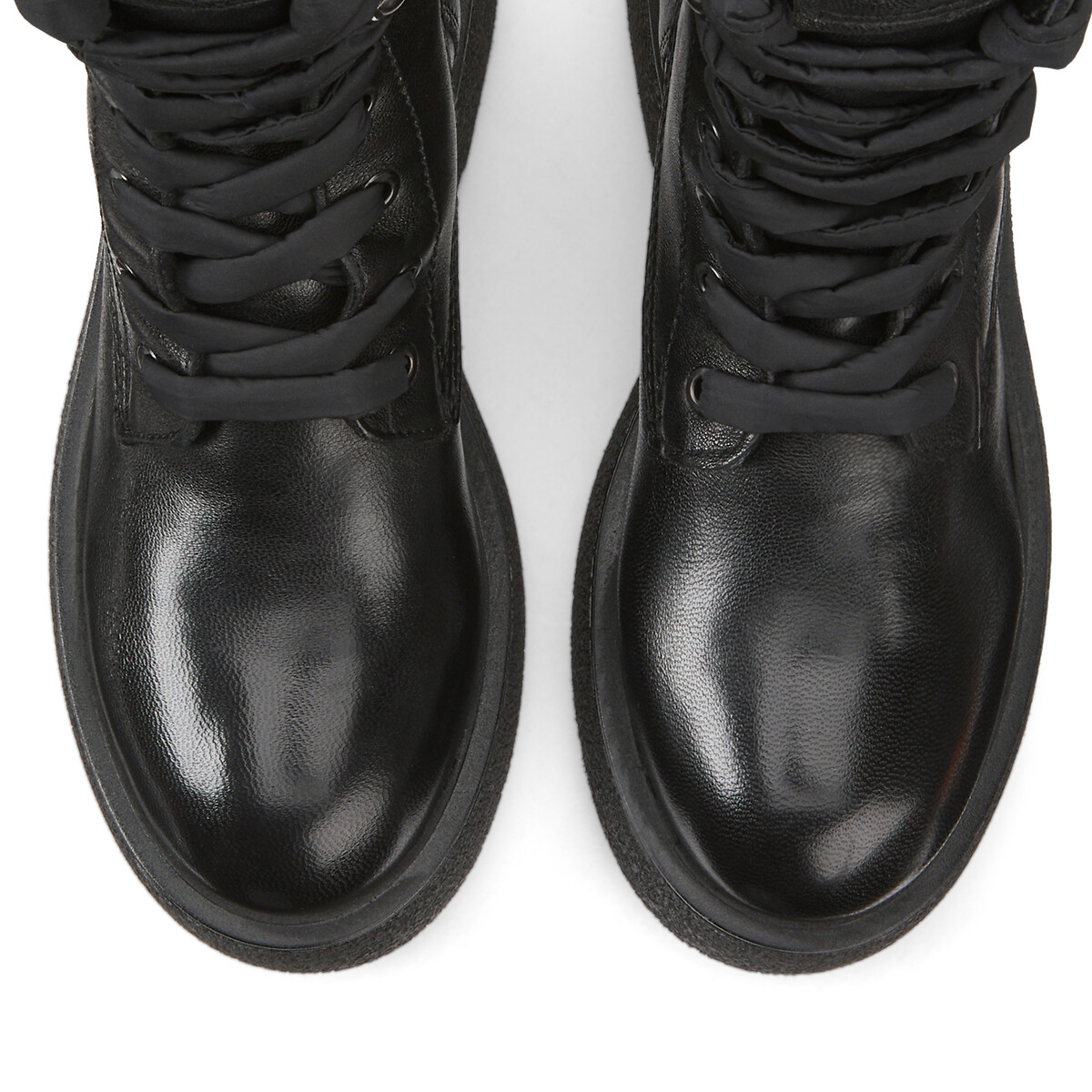 MJUS<br>Botas de tornozelo em couro com cadarços