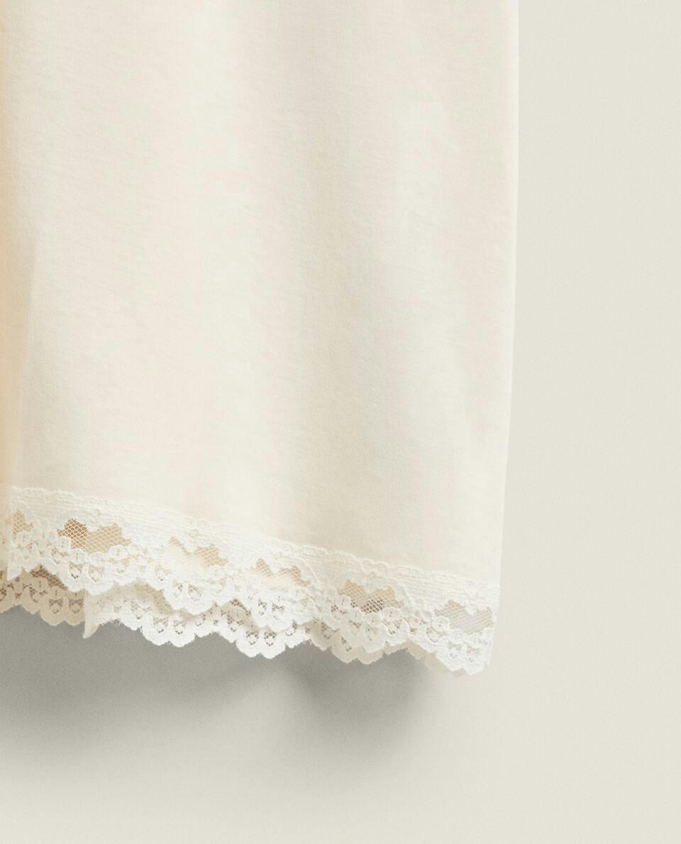 ROUPÃO DE ALGODÃO COM DETALHES EM RENDA