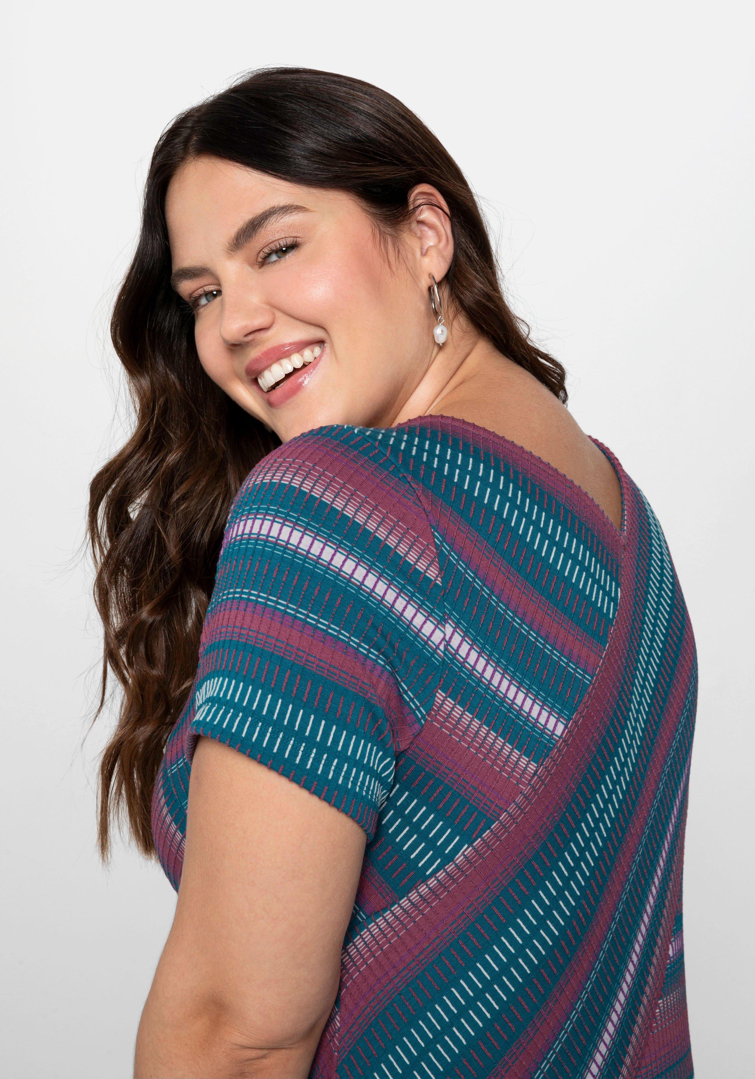 Strickkleid in Wickeloptik, mit Multicolor-Streifen