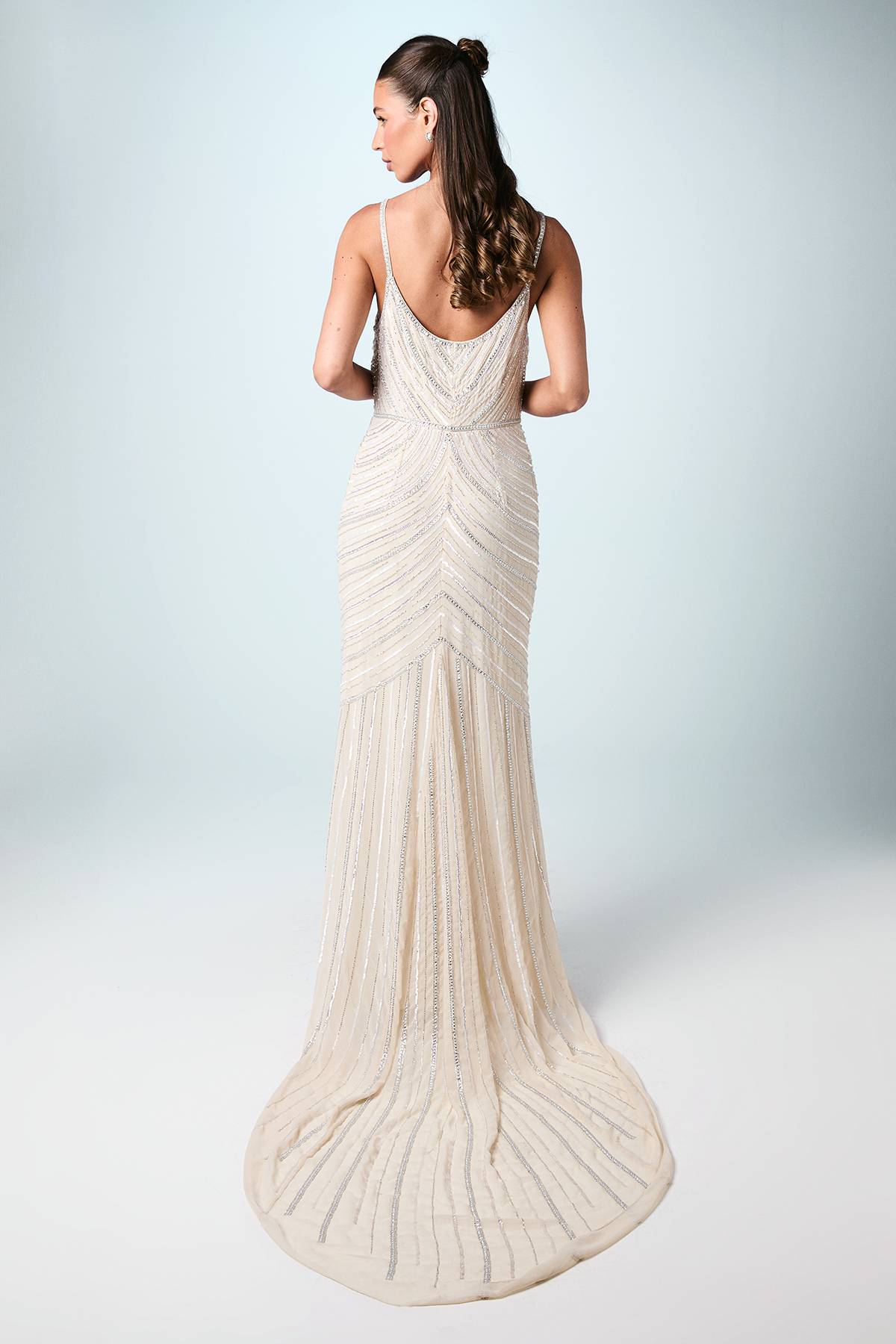 Coast Robe de Mariée Longue à Bretelles Ornementée avec Traîne
