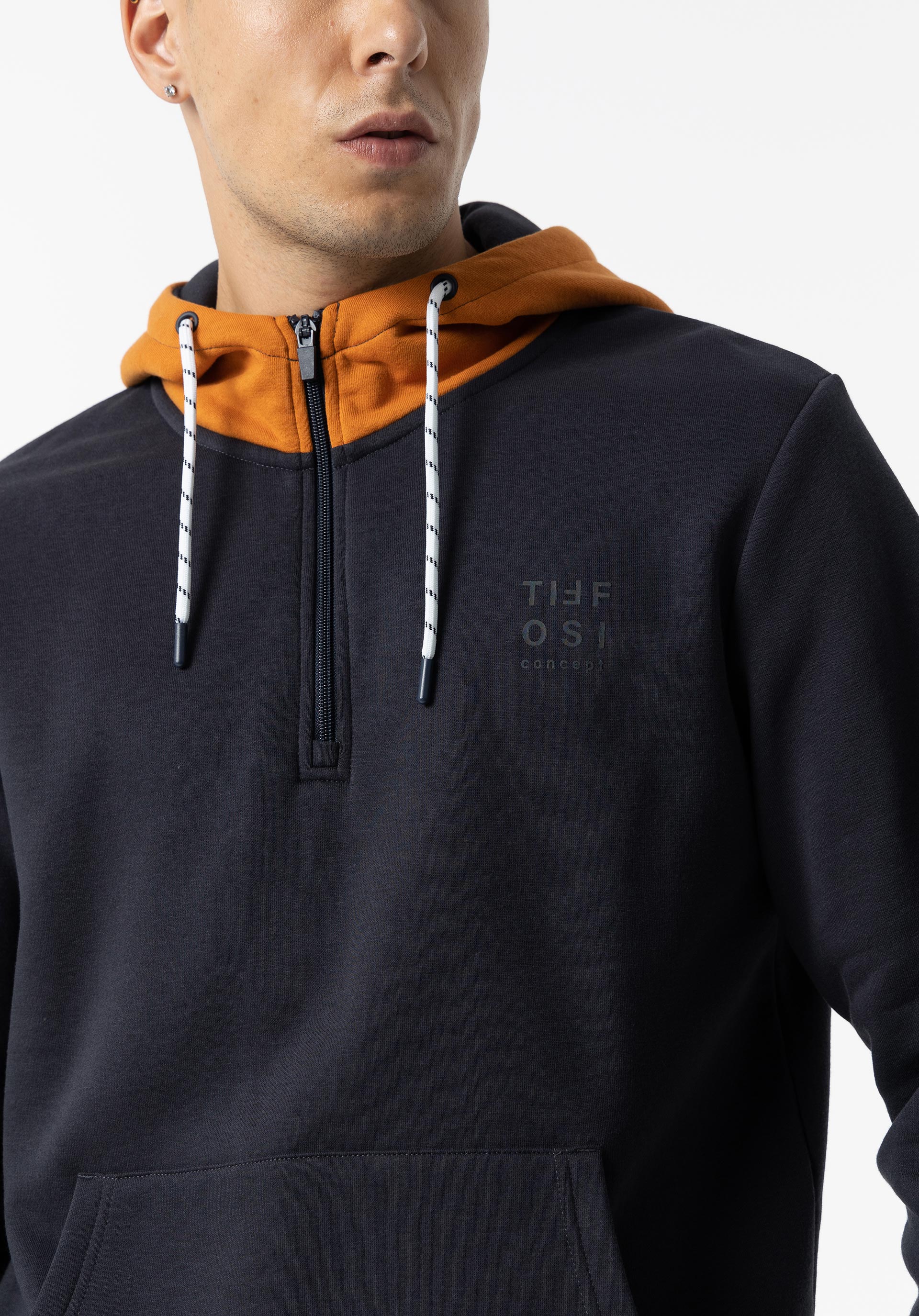 Hoodie com Fecho Frontal