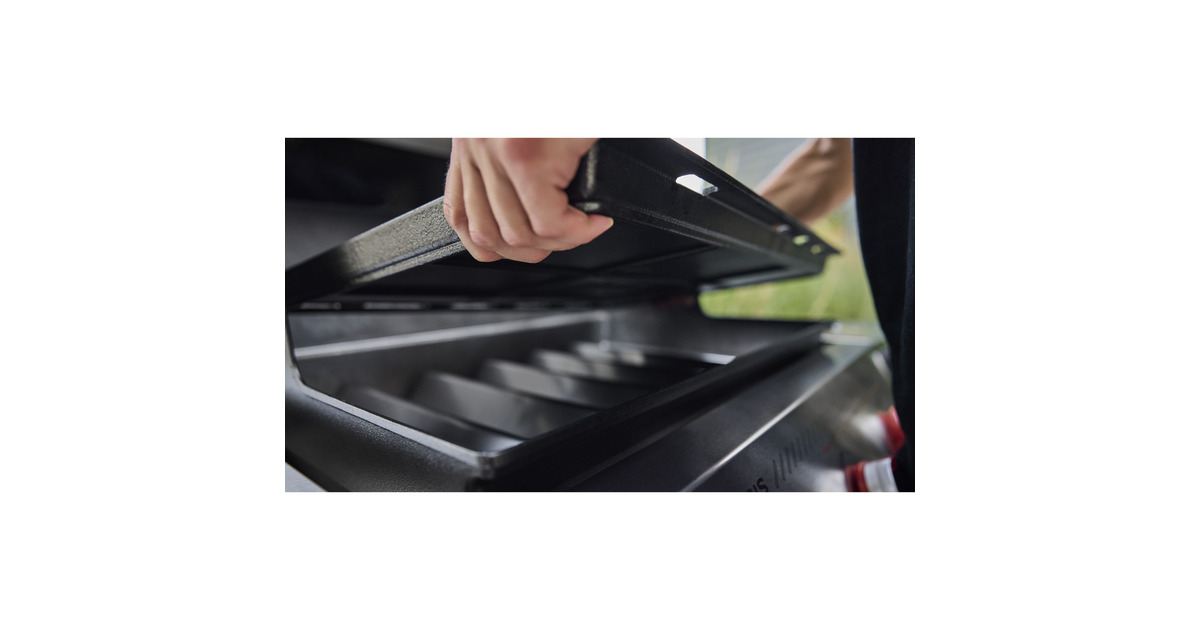 WeberGenesis E-335W gasbarbecue  (Zwart, 3 branders, 2 Boost-branders, Sear Zone, Propaan)