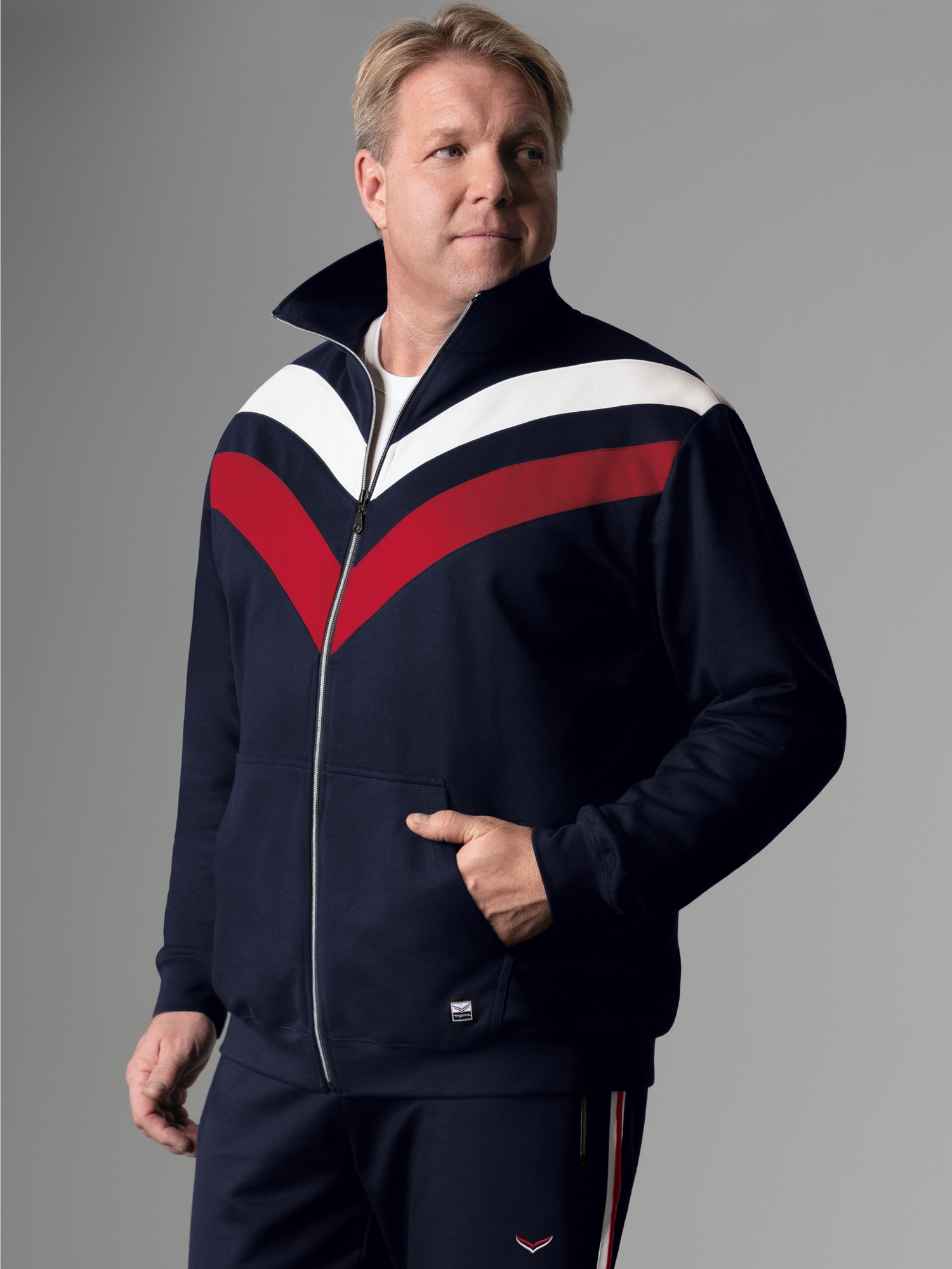 Sweatjacke mit praktischen Taschen Navy