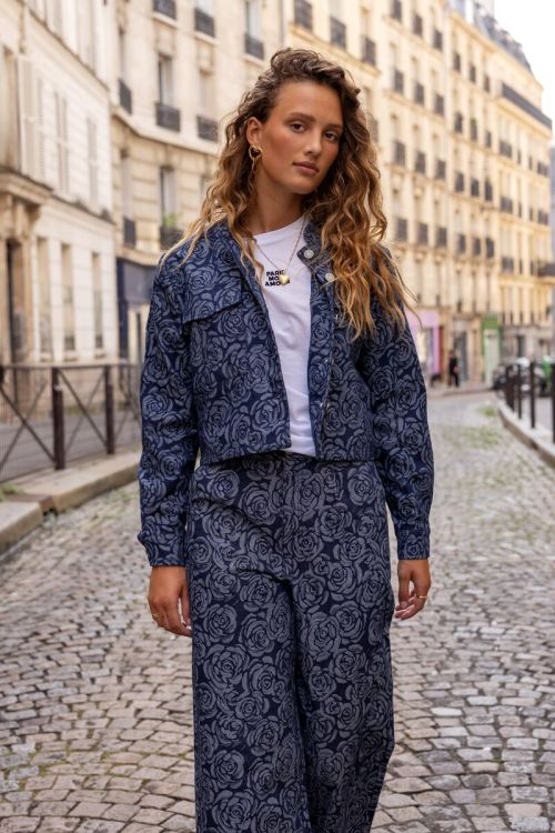 Blauw denim jasje met rozen