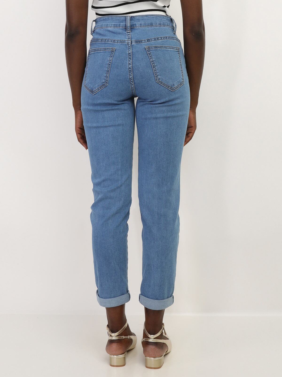 Jeans mom délavé et retroussé- Bleu