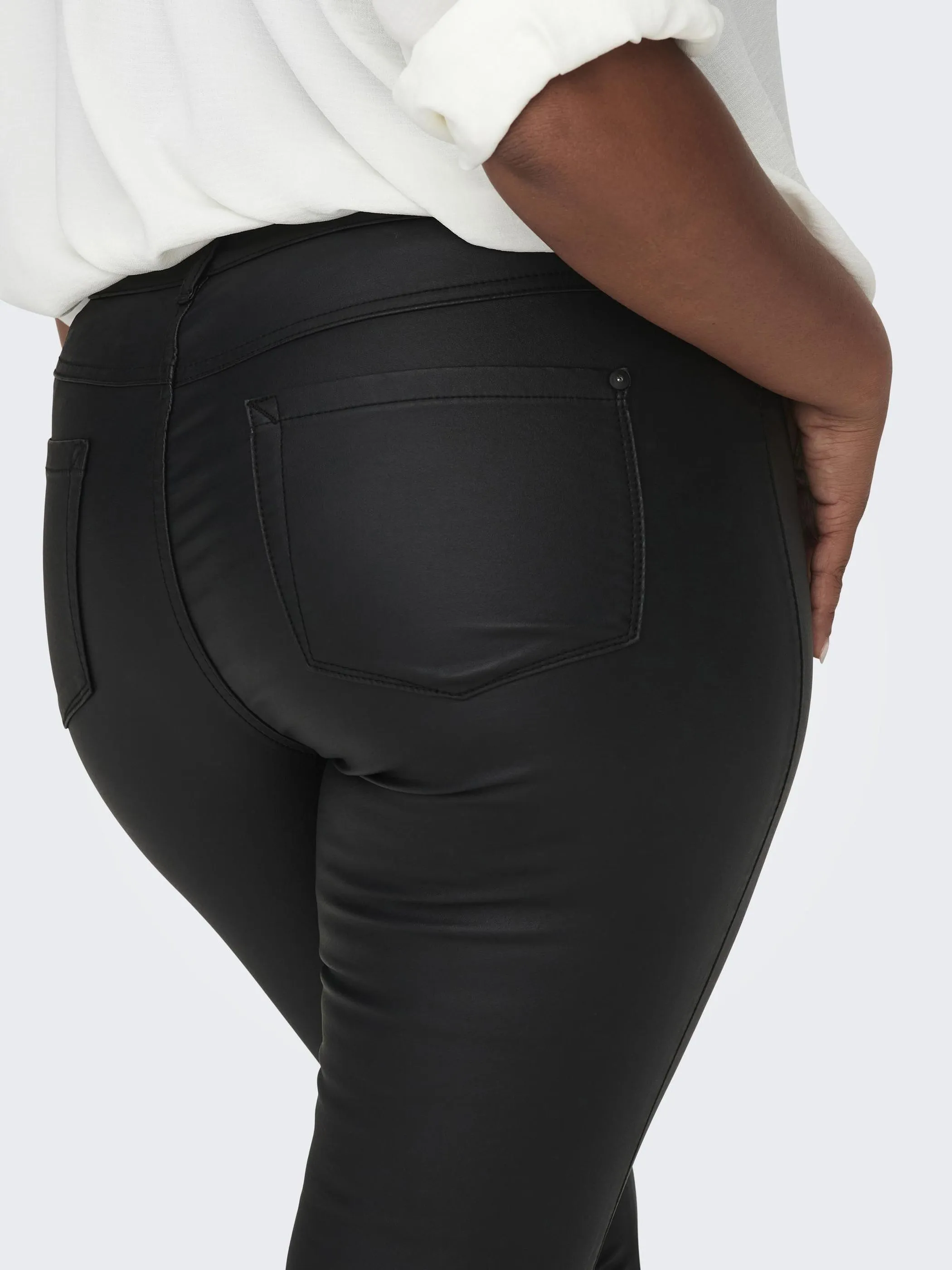 Only Carmakoma CARPUNK REG SK COATED Jeans