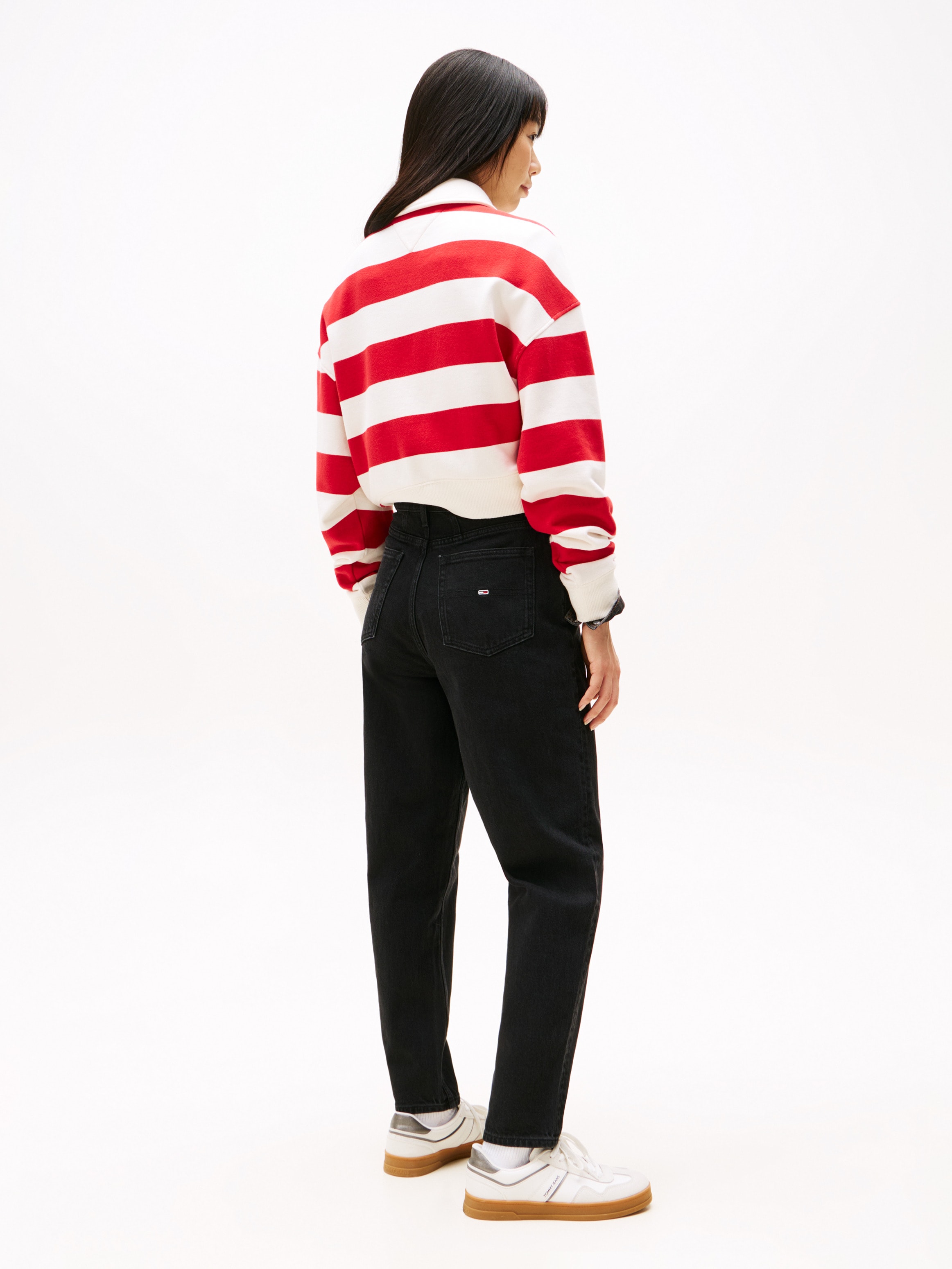 Tommy Jeans Mom-Jeans »High waist - Mom-Jeans Tapered« mit Logo-Badge, Logostickerei