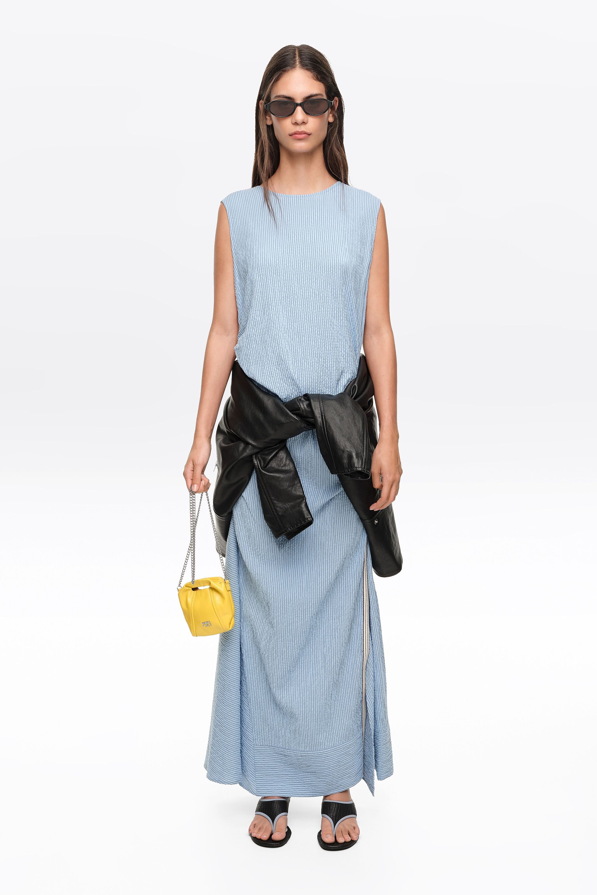 Vestido sem mangas com alça sobreposta listrada azul