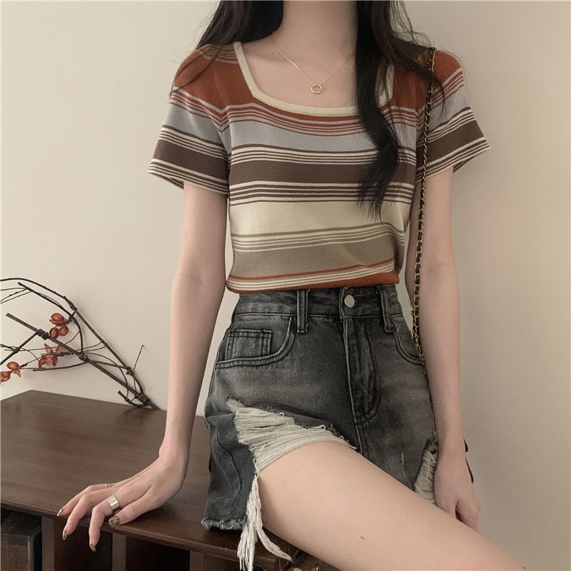 Sisyphi - Gestreepte crop top met korte mouwen en vierkante hals