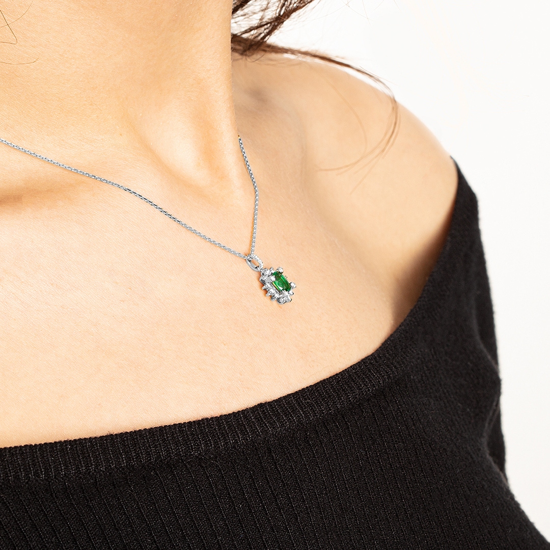Collier 750/18 K Weissgold mit Diamanten 0.26 ct H/si & Smaragd 0.62 ct
