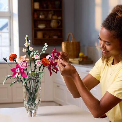 LEGO Botanicals 10342 Vakker bukett med rosa blomster