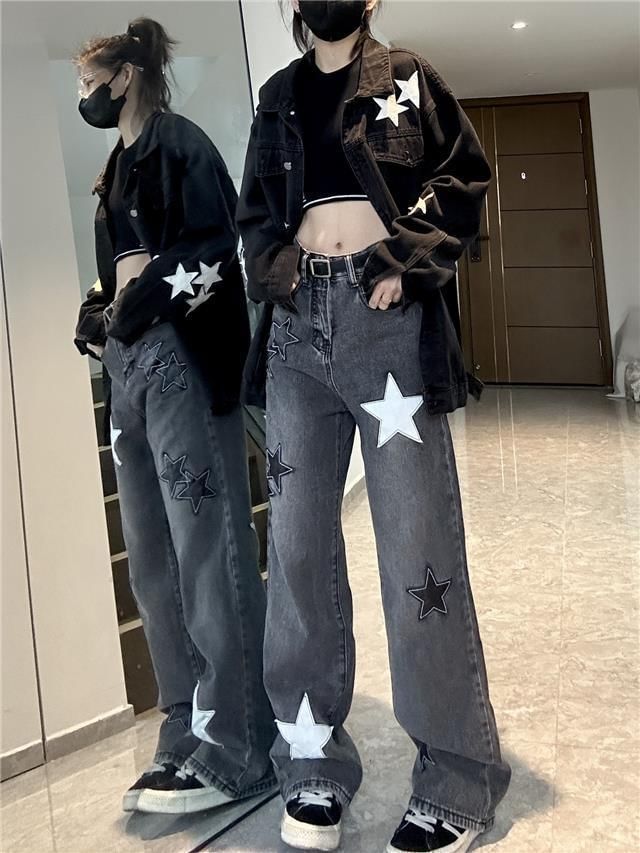 Coline - Mid Waist Star Applique Washed Loose Fit Jeans