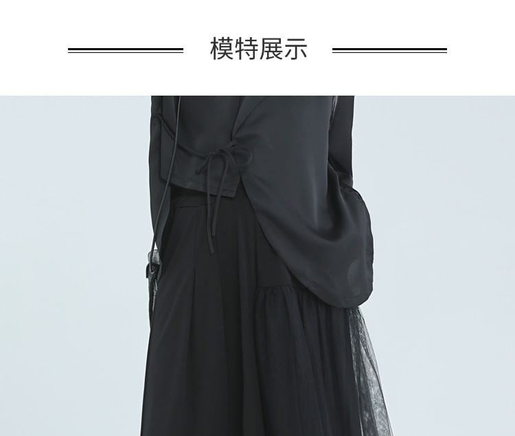 SIMPLE BLACK - Asymmetrische shorts met middelhoge taille