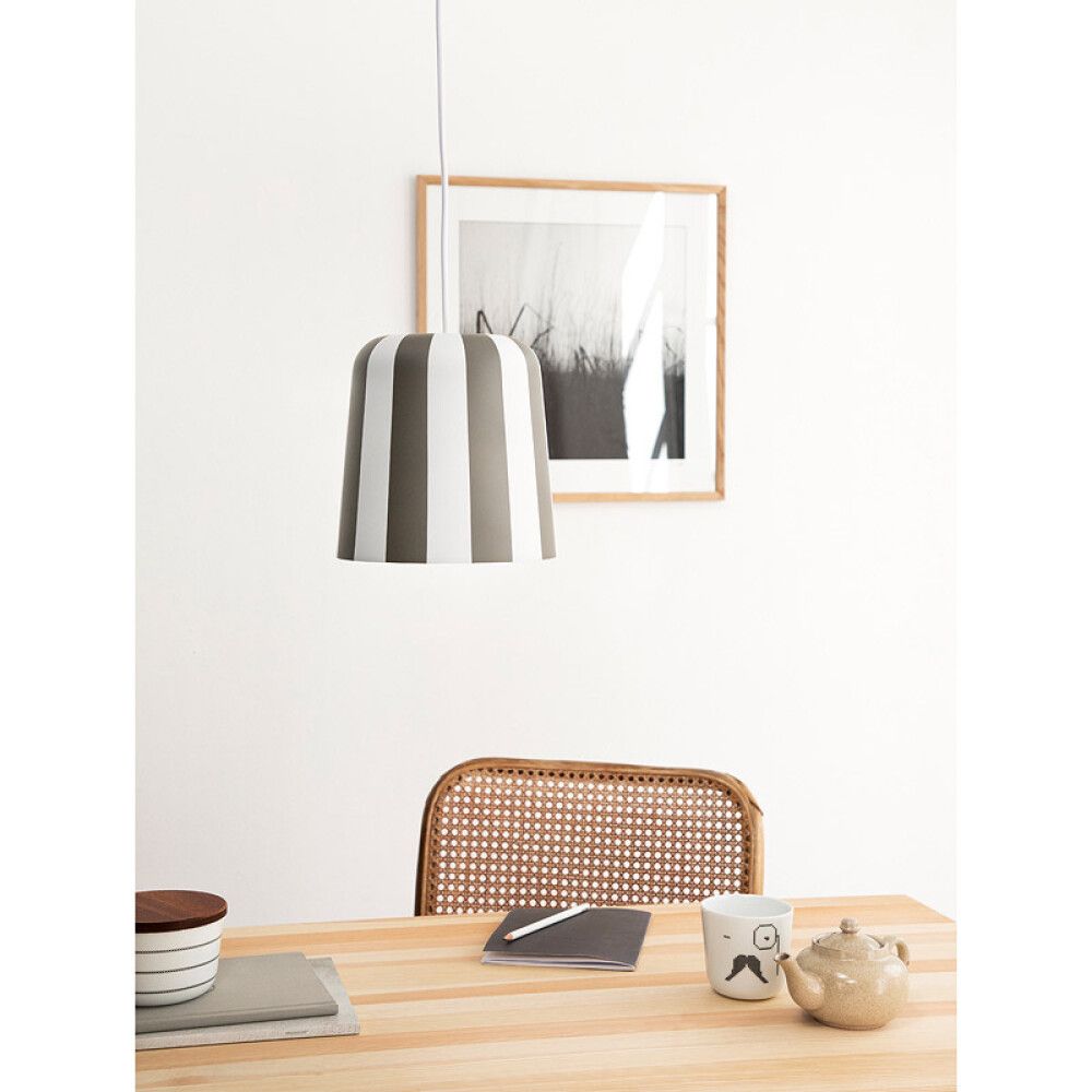 TAKLAMPE DYBERG LARSEN GRY GRÅ/HVIT