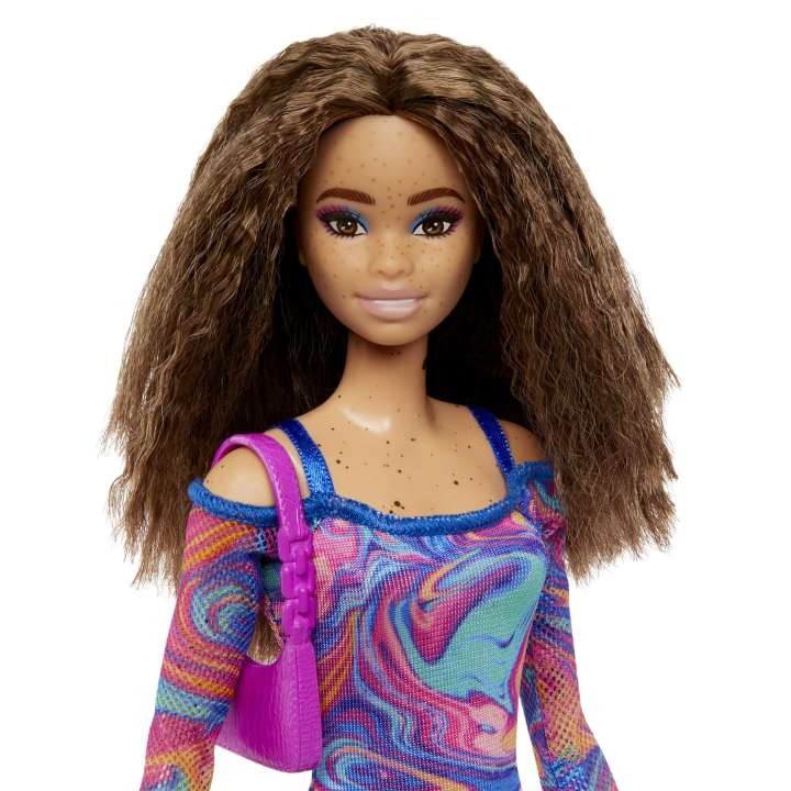 Barbie - Fashionista Doll - Med Crepet Hår Og Fregner