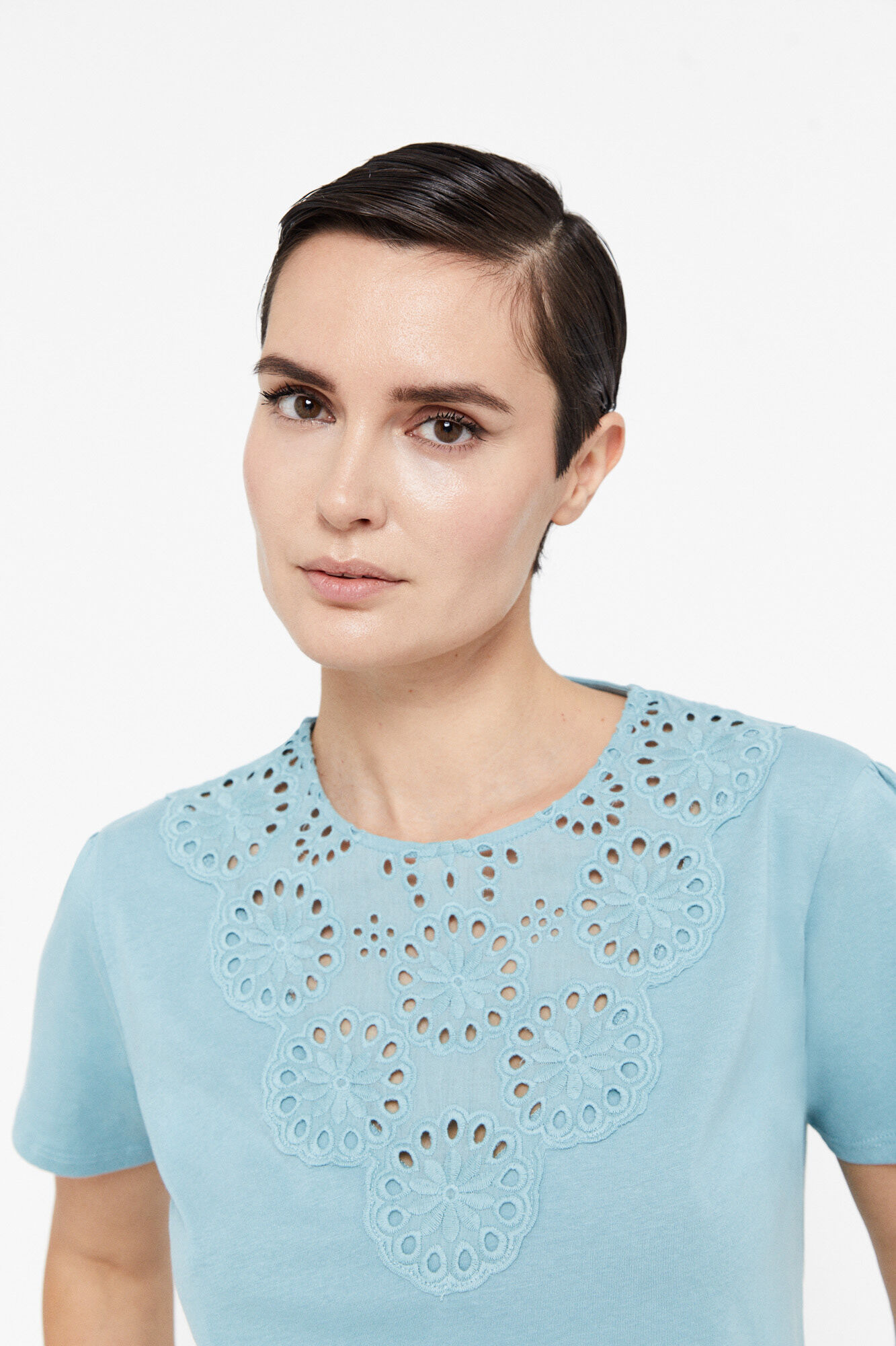 Camiseta com patch bordado - Turquesa