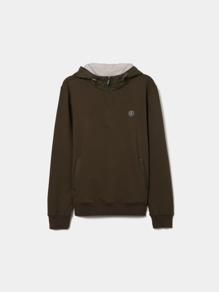Sweater com Capuz em tecido técnico