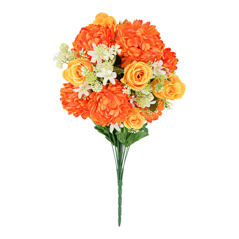 Bouquet de chrysanthèmes et boutons de roses