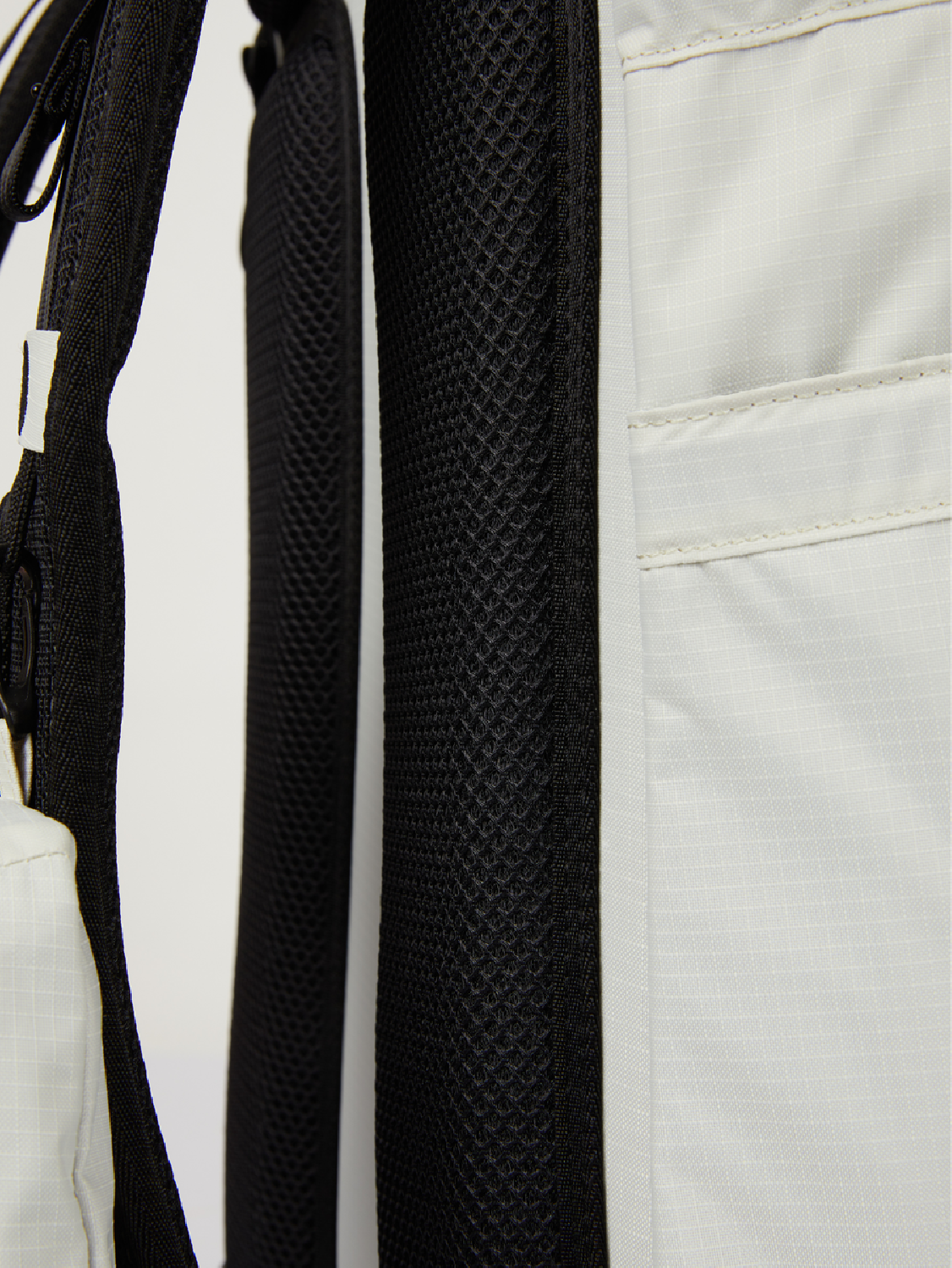 Pinqponq Fahrrad-Rucksack Komut Medium Backpack Pure Ecru