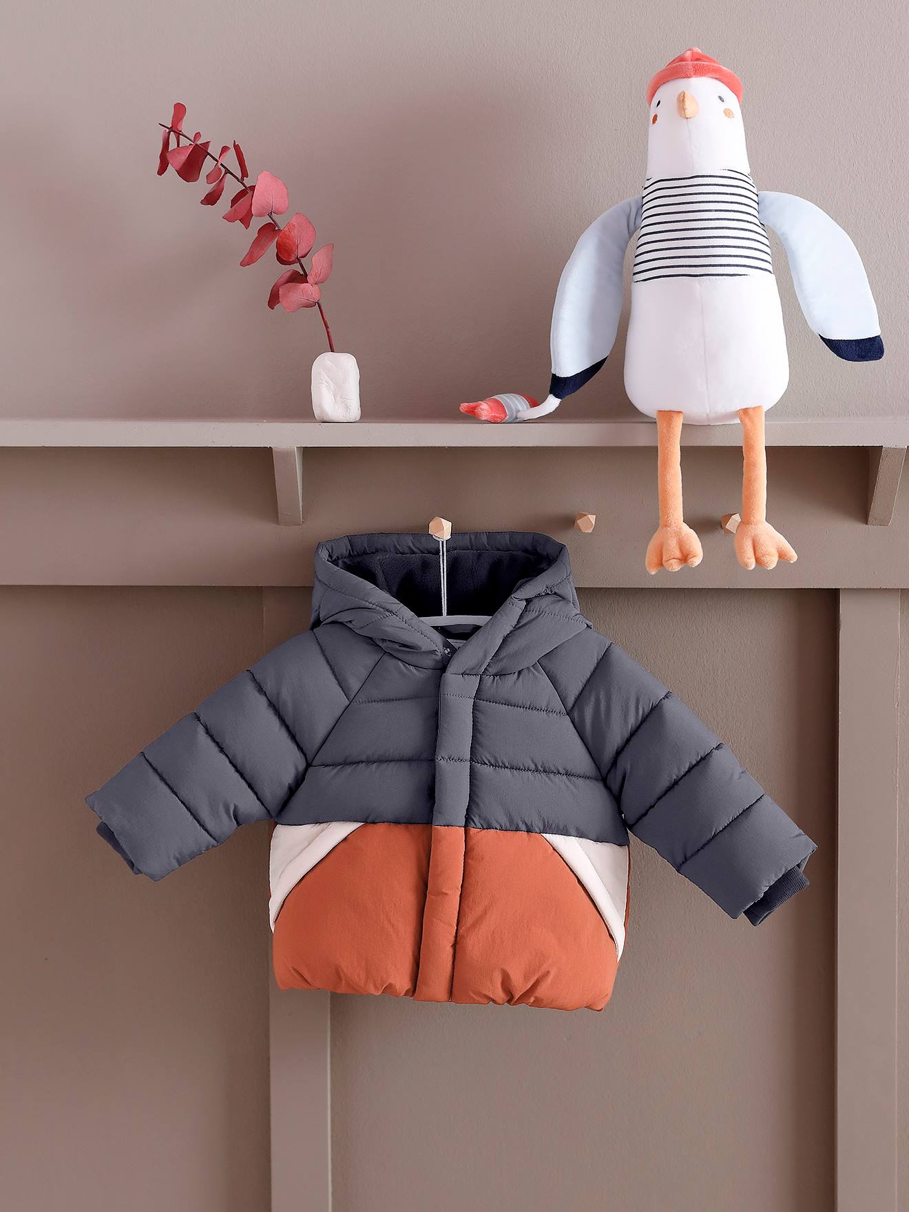 Jaqueta acolchoada colorblock com capuz para bebê, azul médio liso com estampas.