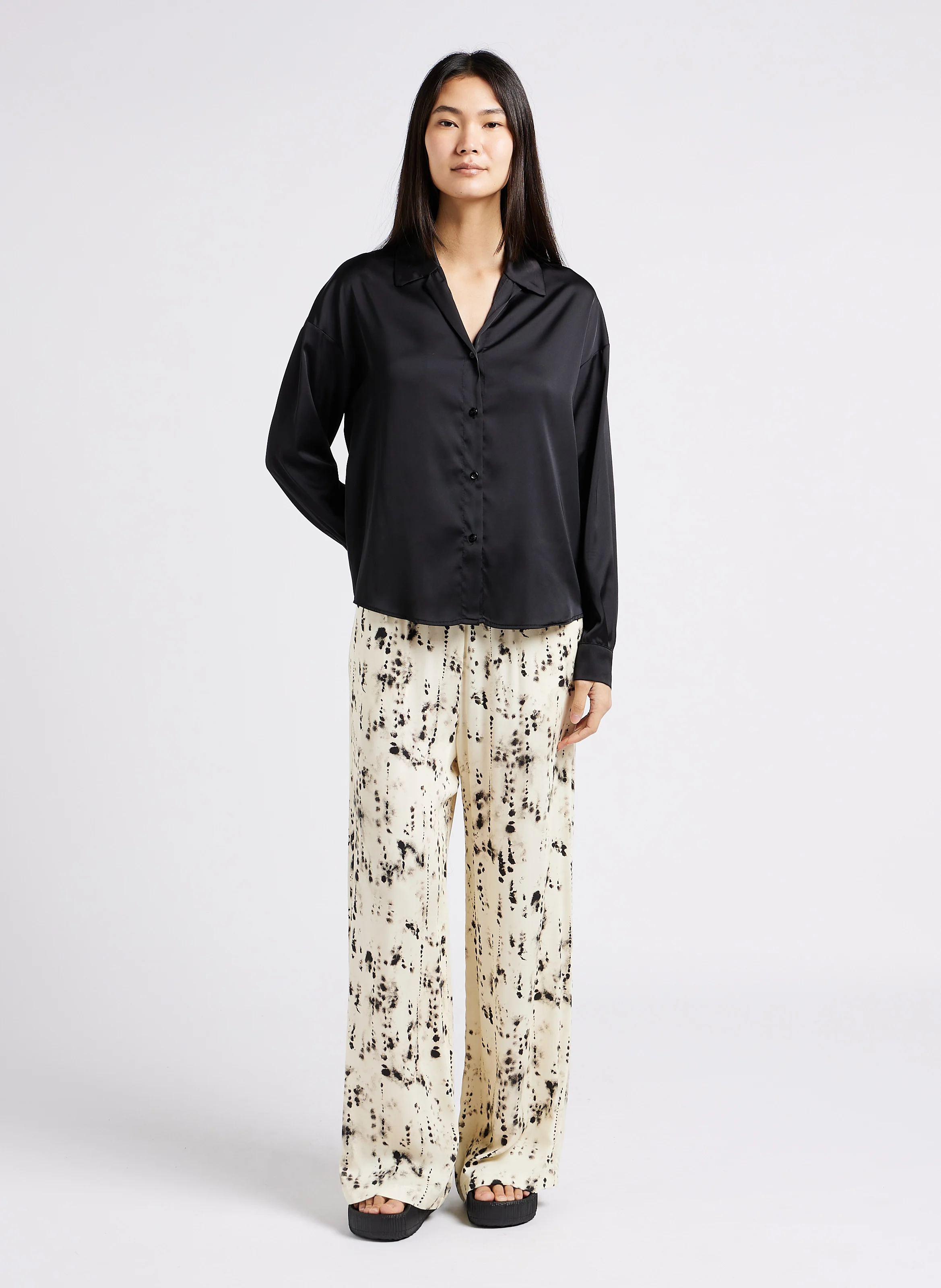 Chemise ample fluide col tailleur aspect satiné | Noir
