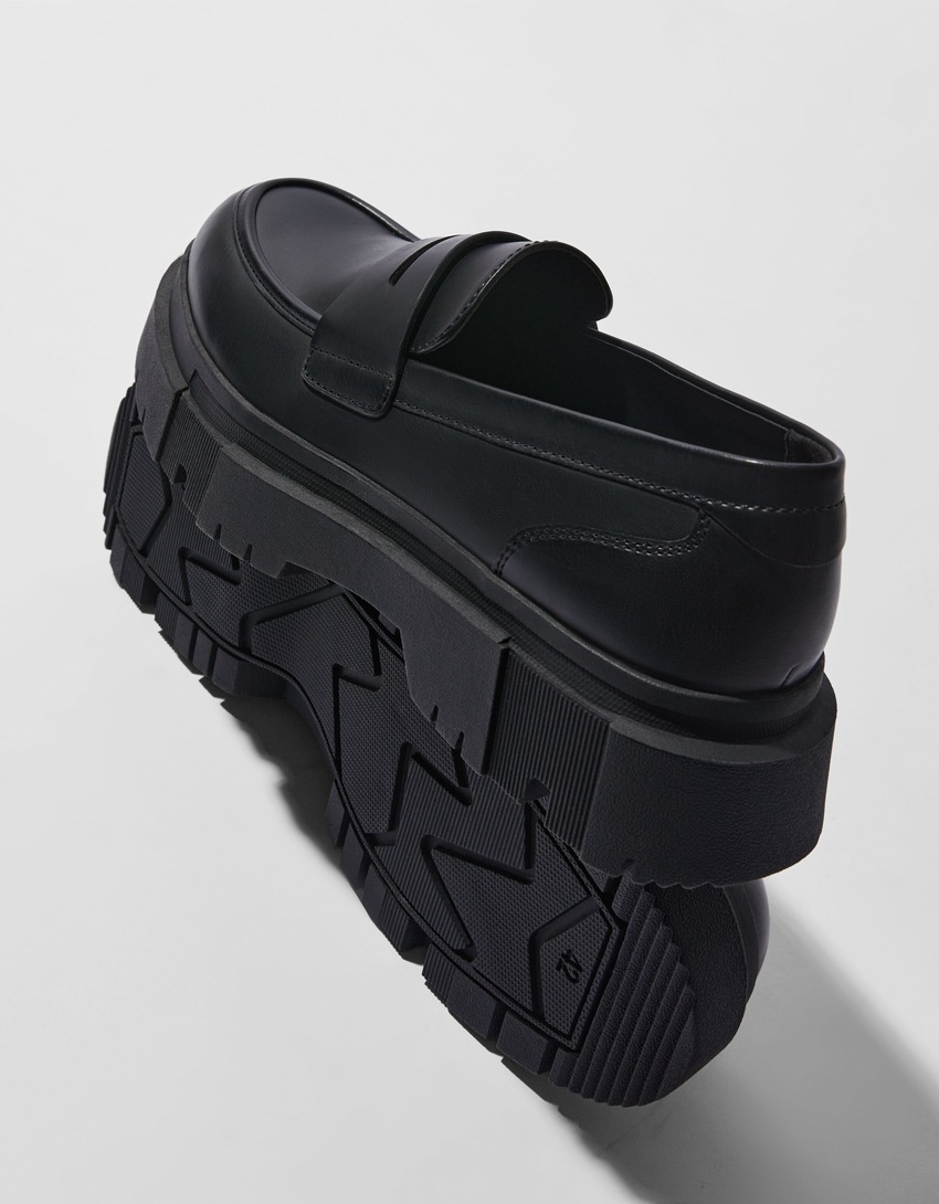 Mocassins masculinos com solado tratorado