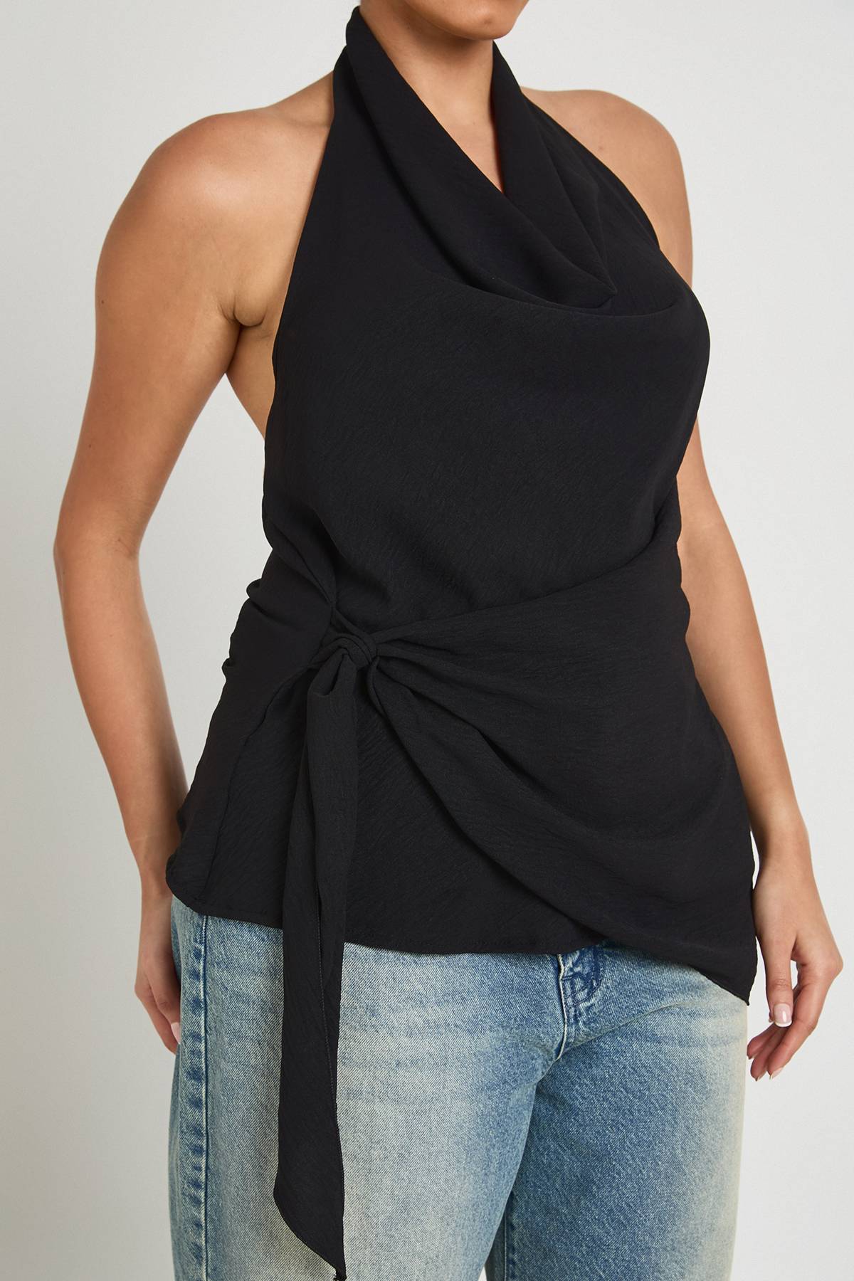boohoo Haut Col Bénitier Grande Taille Avec Liens Latéraux Et Dos Nu
