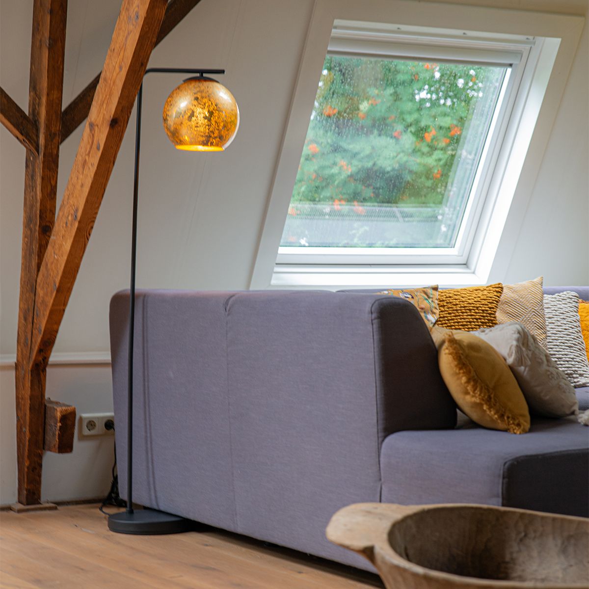 Design vloerlamp zwart met goud glas - Bert