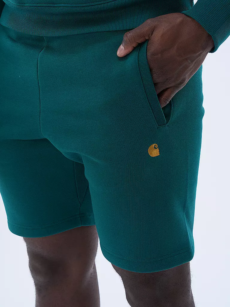CARHARTT WIP Sweatshorts CHASE dunkelgrün