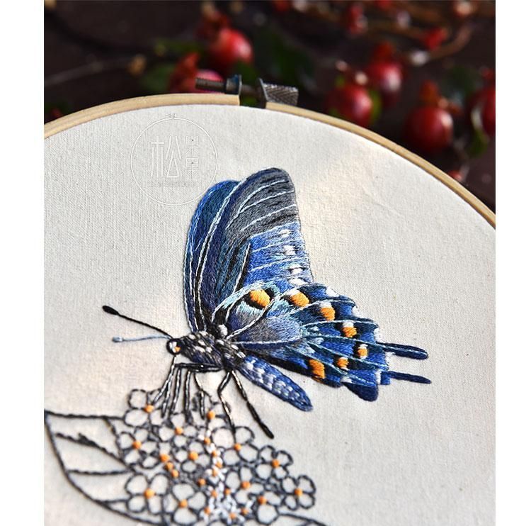 Embroidery Kingdom - DIY-borduurpakket met insecten