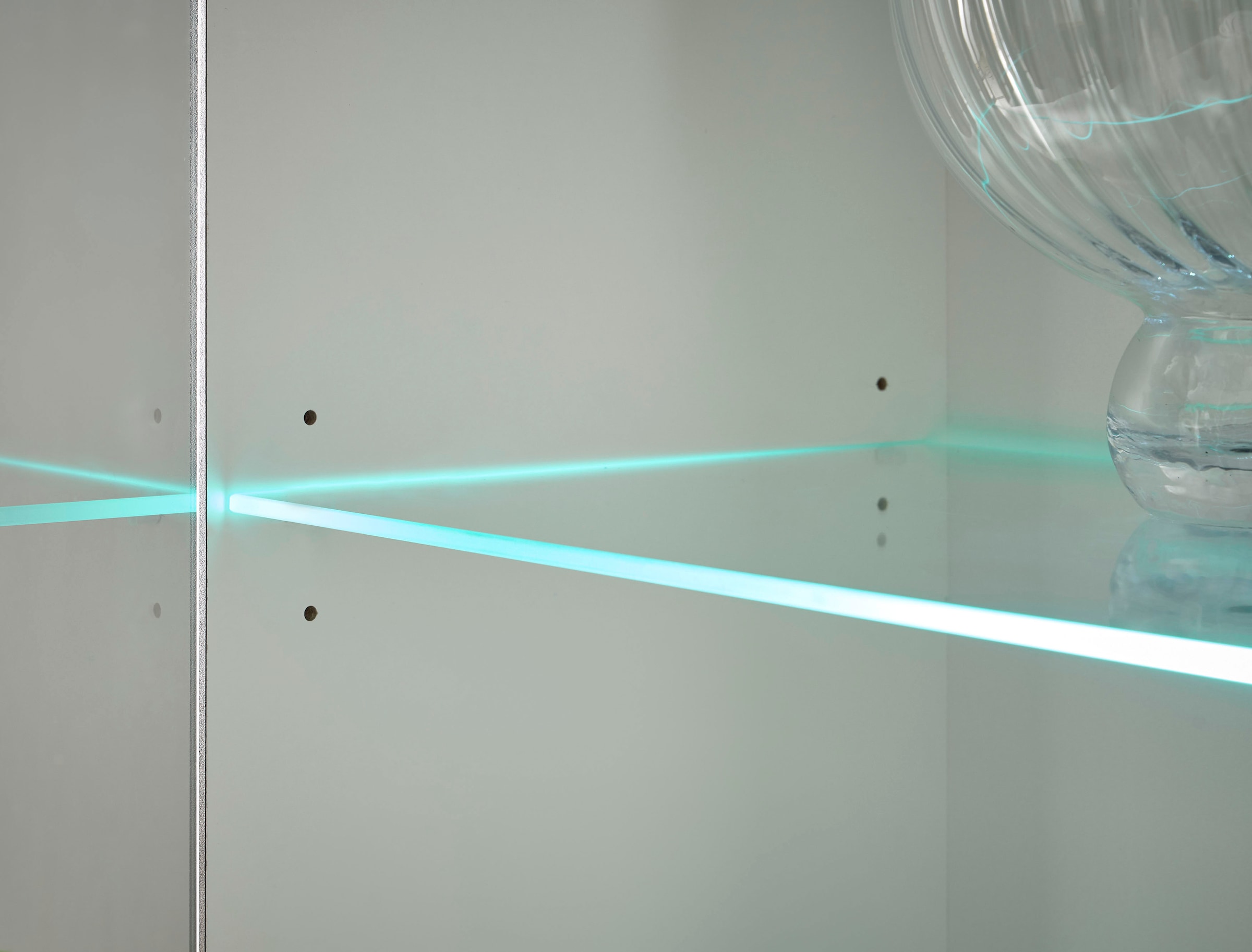 INOSIGN Highboard »Cantara, moderner Schrank, Vitrine in Eiche Dekor oder weiss« schwarze Stangengriffe, ausreichend Stauraum, vielseitig einsetzbar