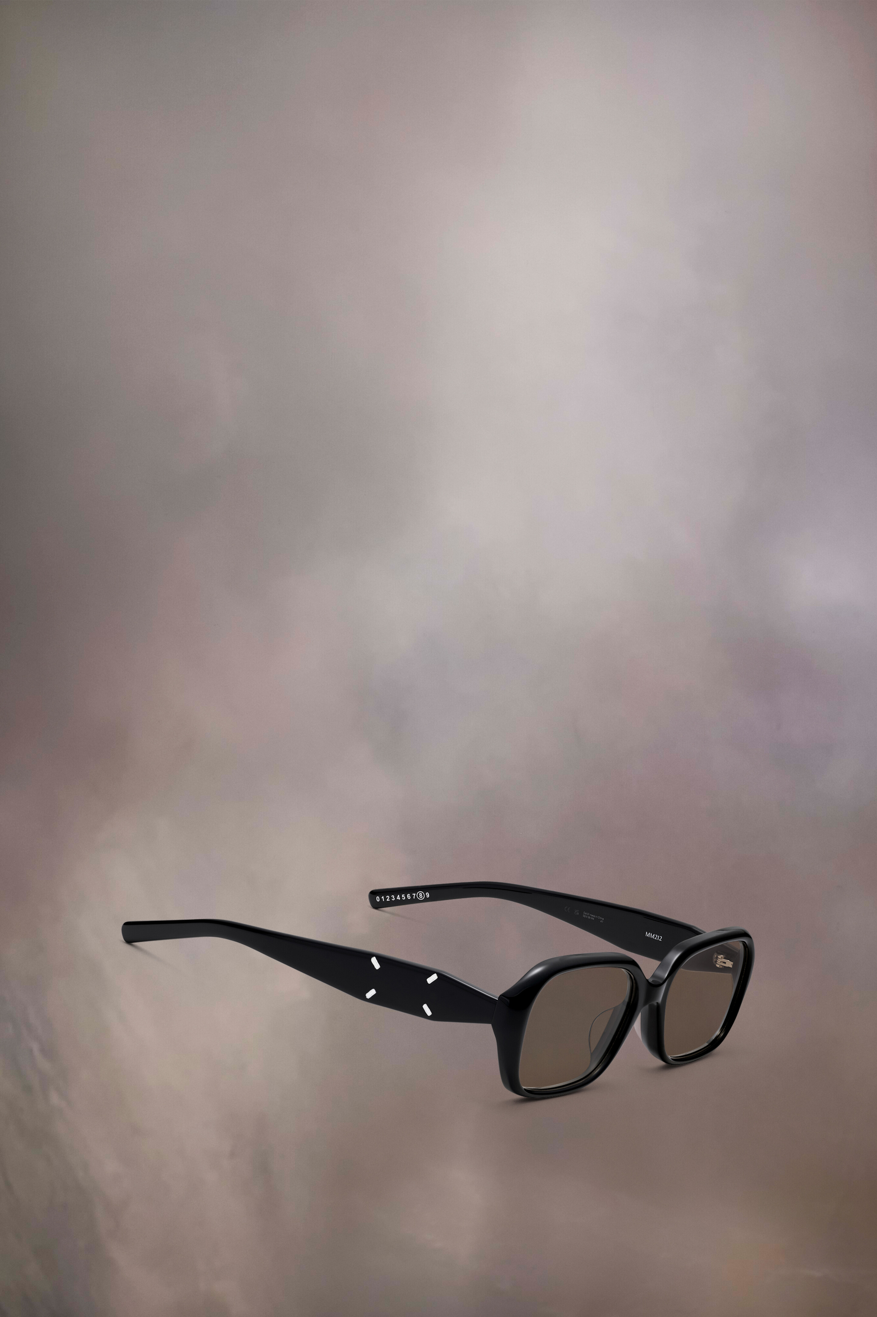 Lunettes de soleil futuristes noires x Gentle Monster​
