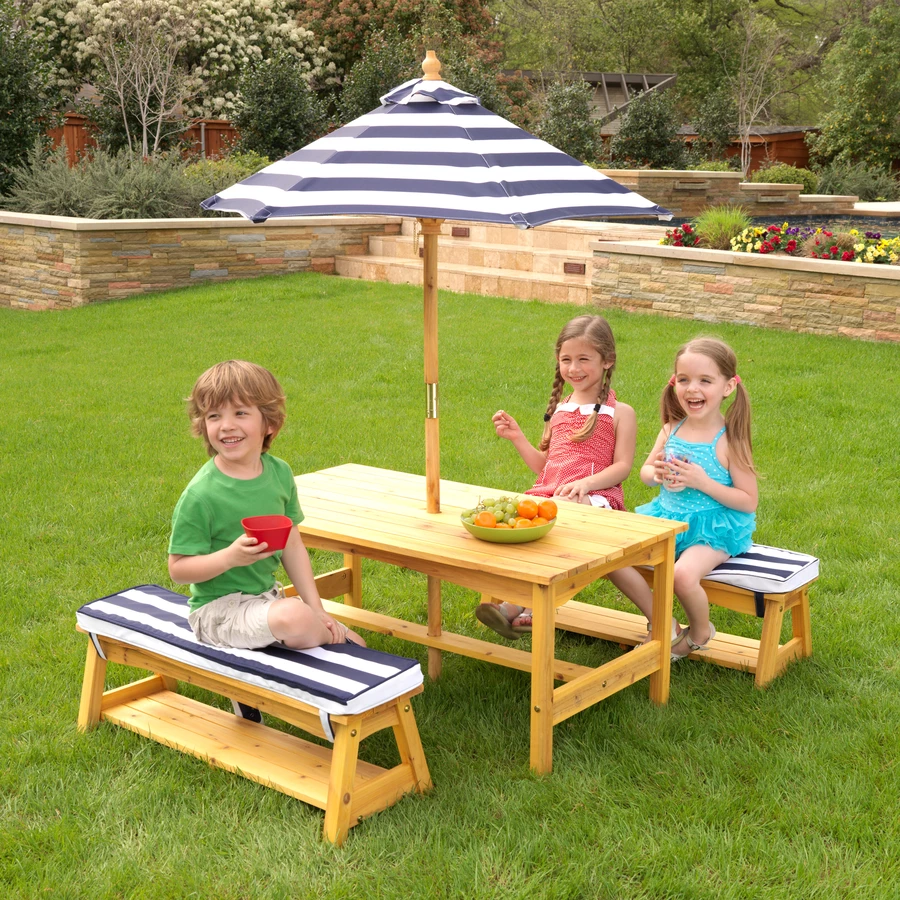 Kidkraft® Kinder Gartengarnitur mit Bänken, Kissen und Sonnenschirm, marineblau