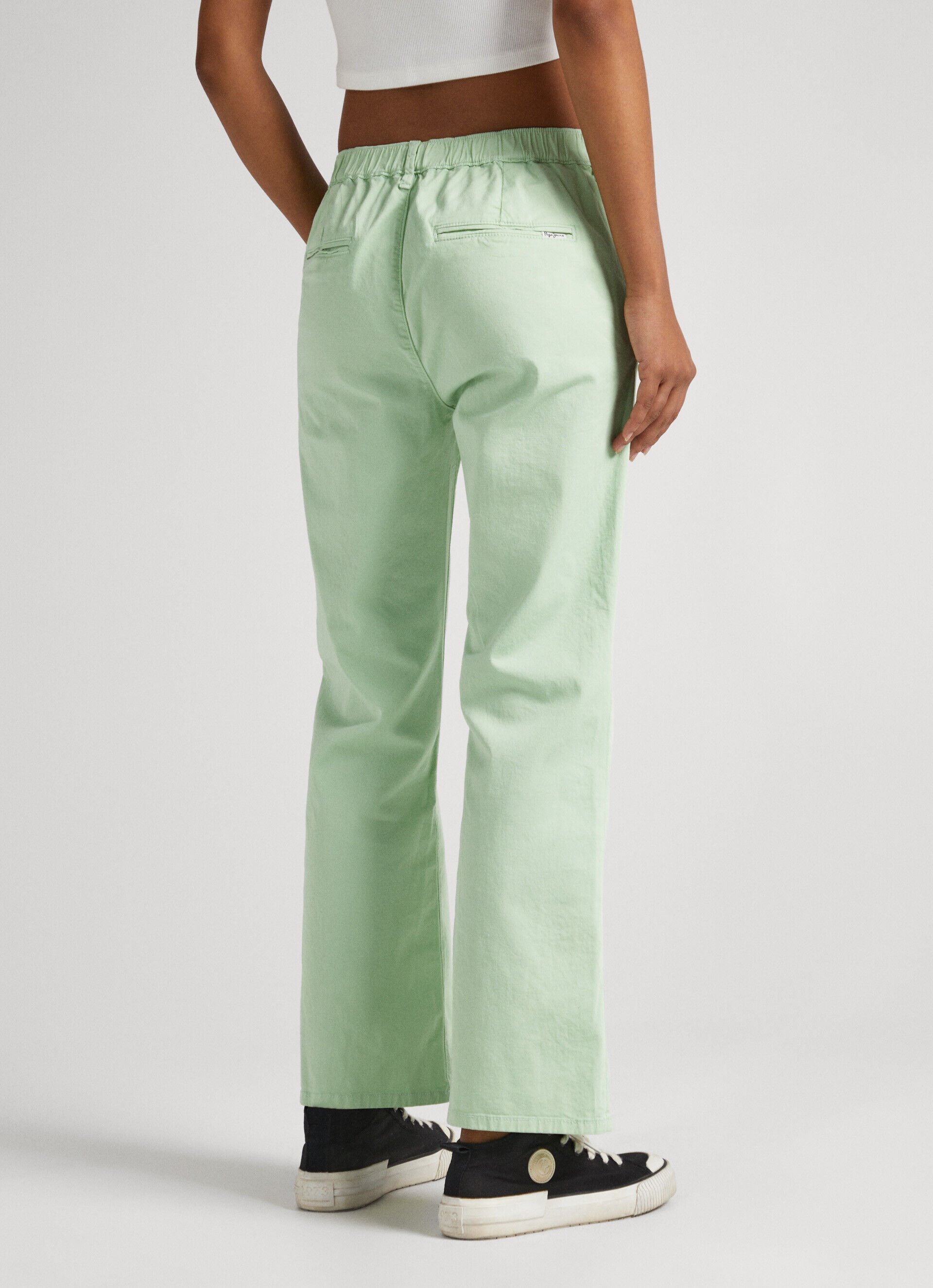 Calça chinesa estilo flare - verde claro