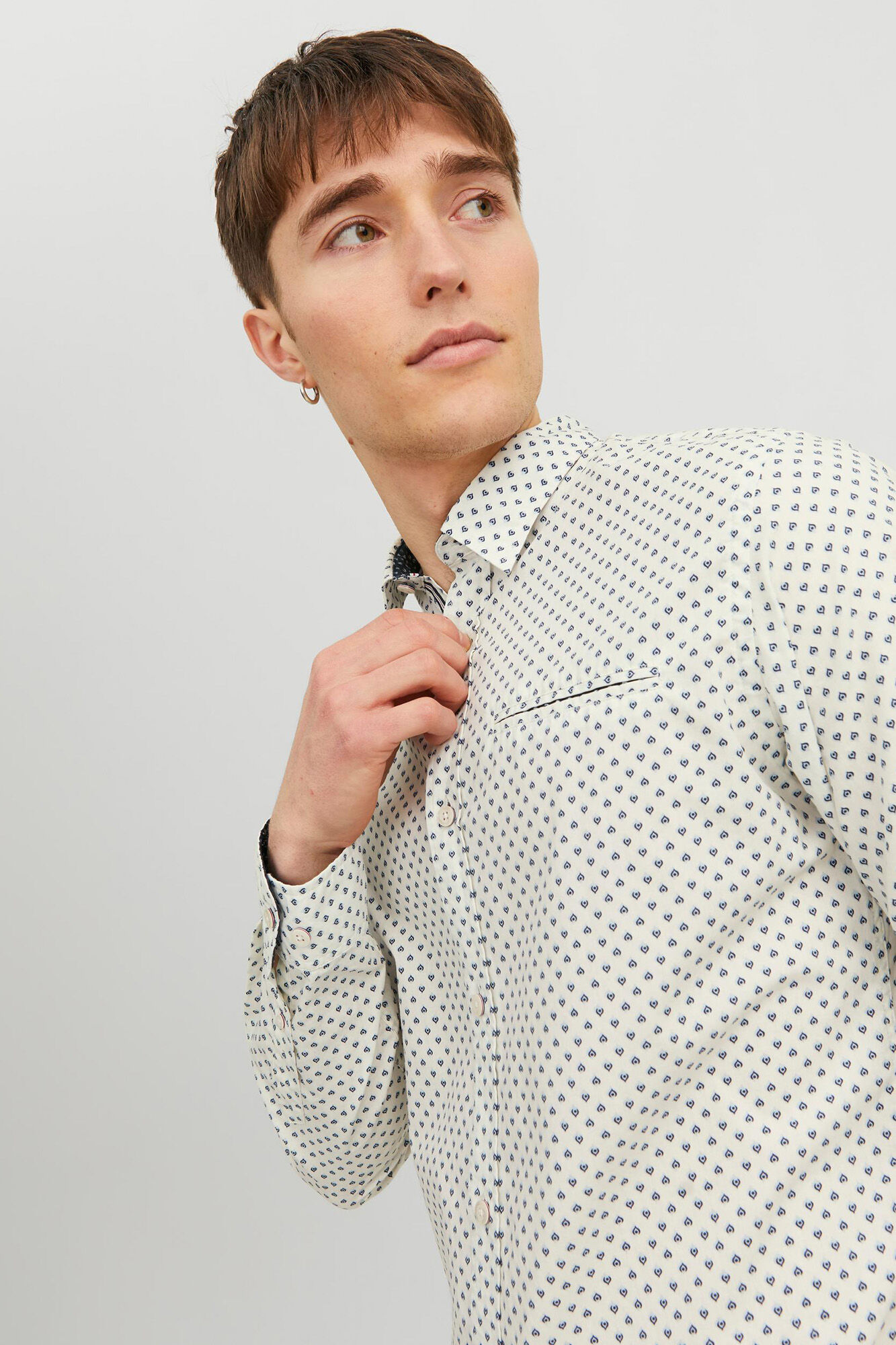 Camisa slim fit com microestampa