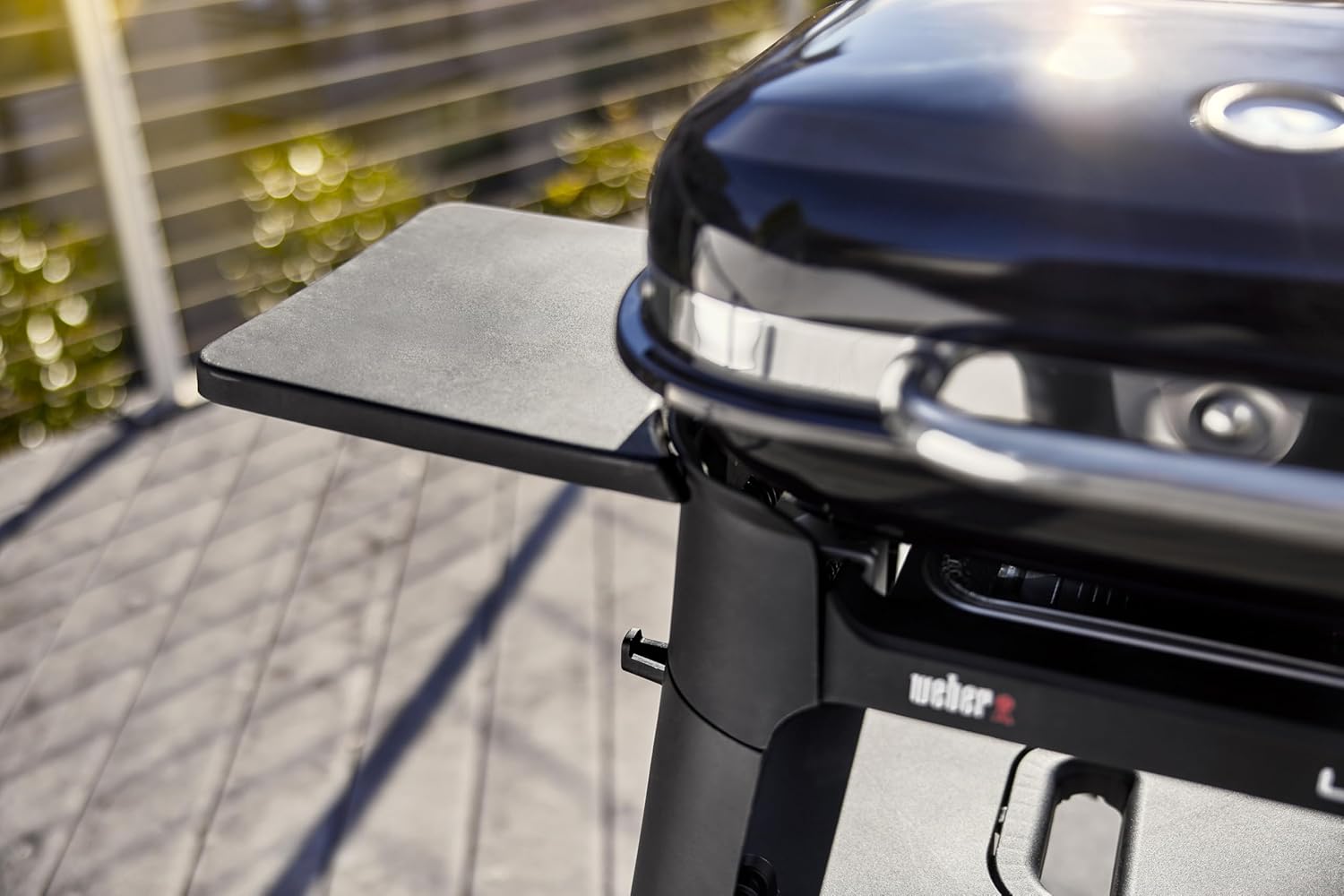Weber Stand mit Seitentisch/Für den Lumin Compact Elektrogrill, Zusammenklappbares Design, Integrierte Werkzeughaken, Einfache Montage, 68 x 55 x 55,5 cm