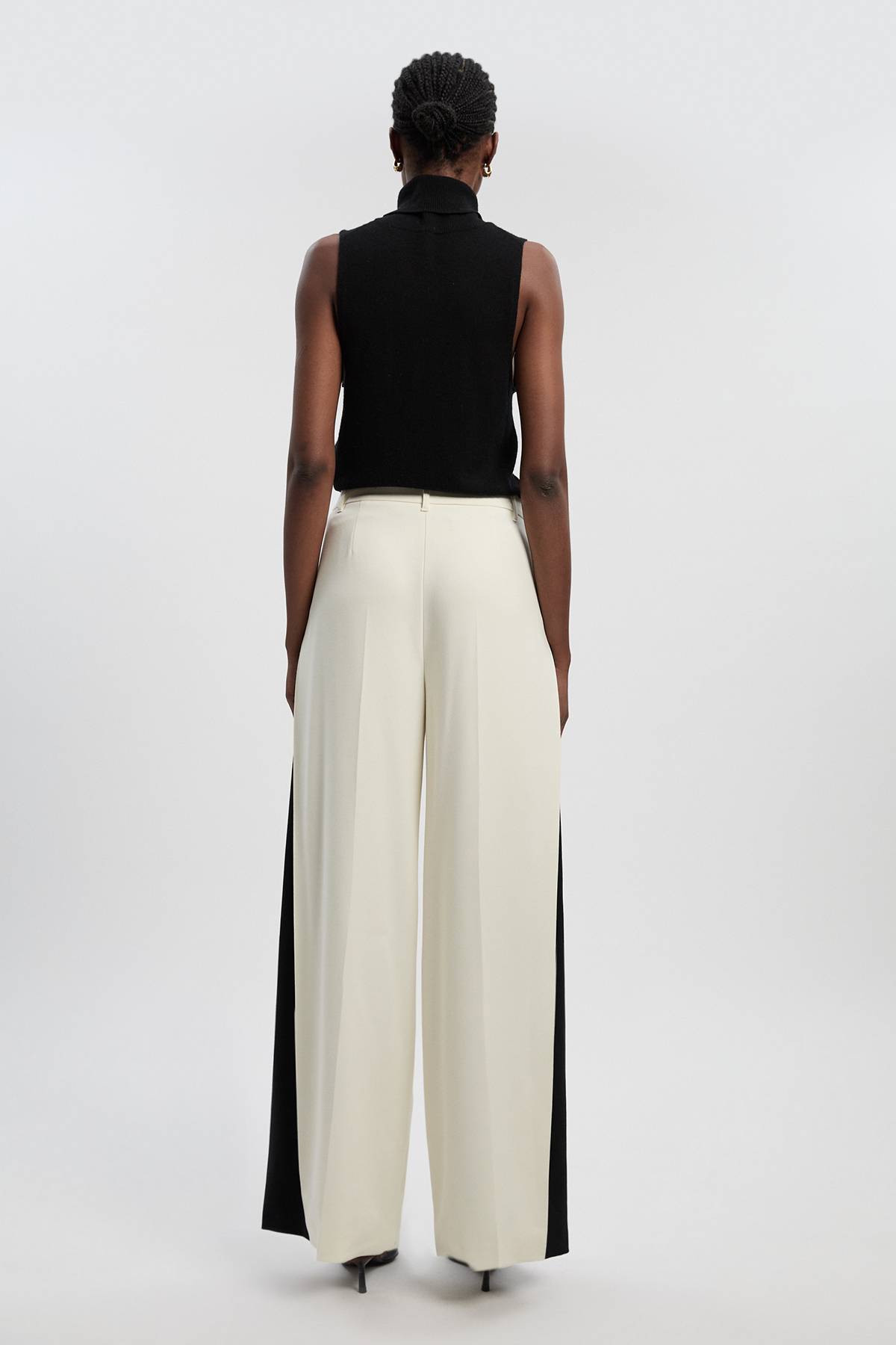 KarenMillen Pantalon Tailleur Évasé à Contraste de Couleur en Tissu Stretch Compact
