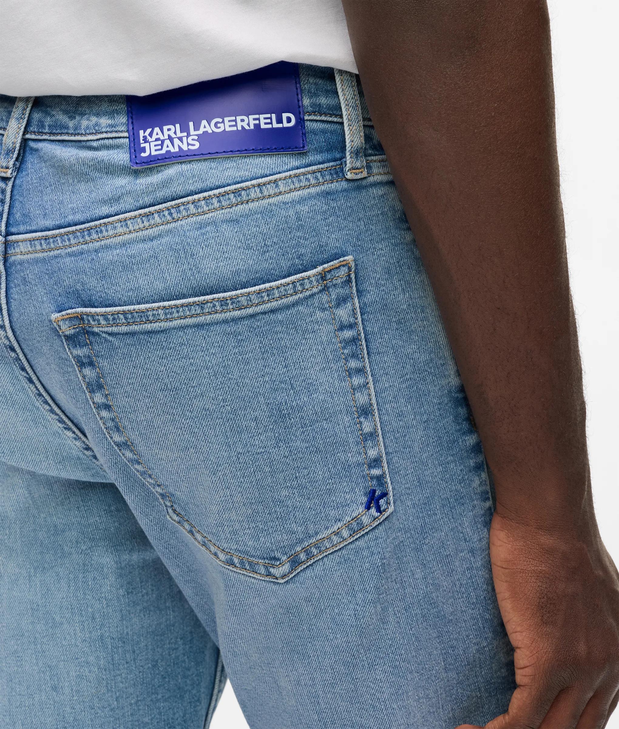 Lichtblauwe slank jeans